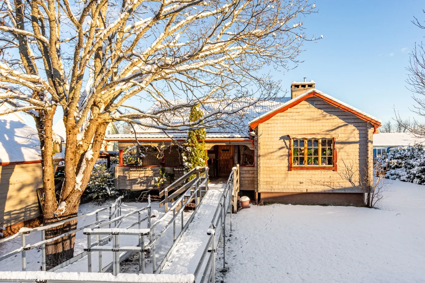 1950s Villa in Ställdalen: 3-Bedrooms, Terrace, and Expansive Grounds - Image 1