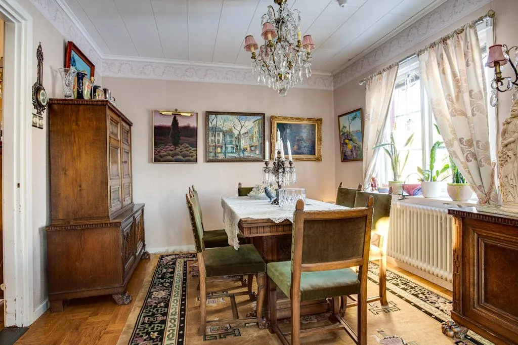 1950s Villa in Ställdalen: 3-Bedrooms, Terrace, and Expansive Grounds - View image 7 of 23