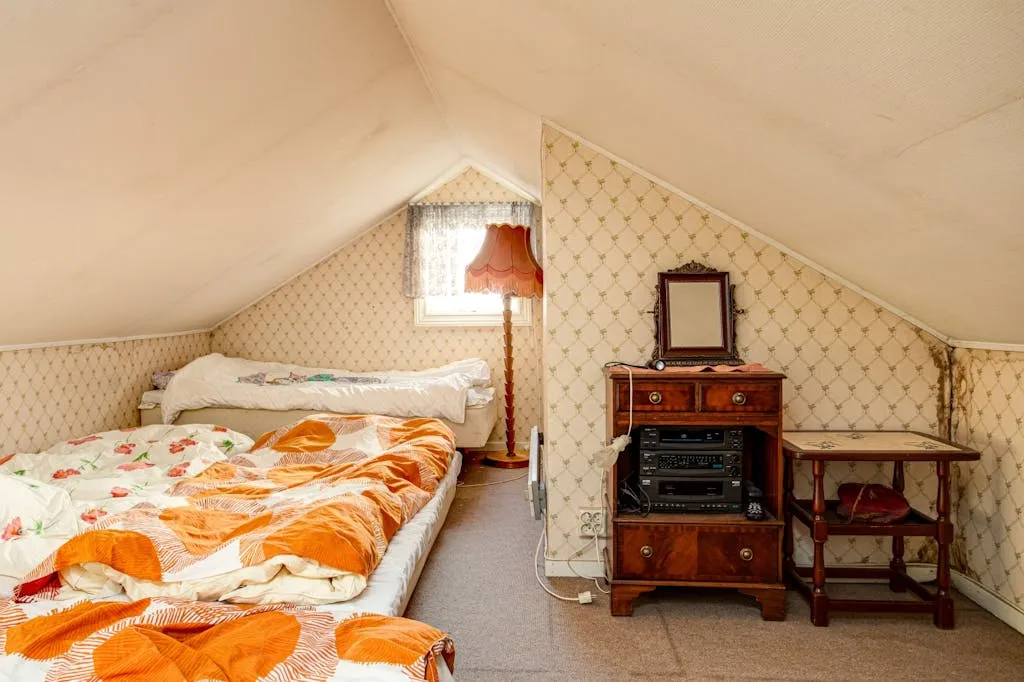 1950s Villa in Ställdalen: 3-Bedrooms, Terrace, and Expansive Grounds - View image 9 of 23