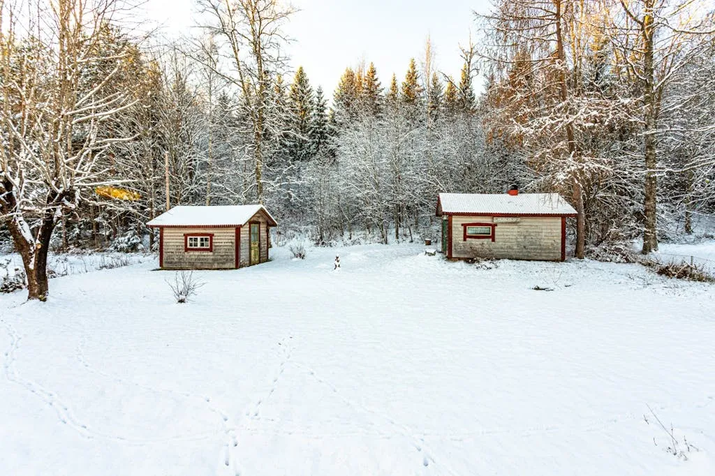 1950s Villa in Ställdalen: 3-Bedrooms, Terrace, and Expansive Grounds - View image 10 of 23