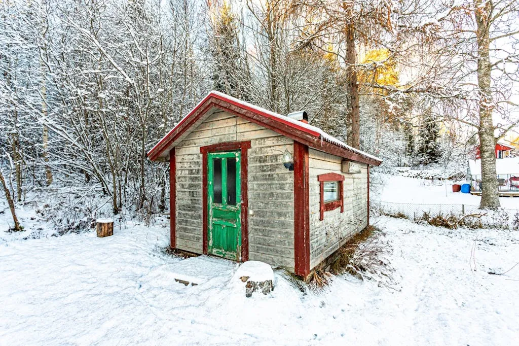 1950s Villa in Ställdalen: 3-Bedrooms, Terrace, and Expansive Grounds - View image 11 of 23