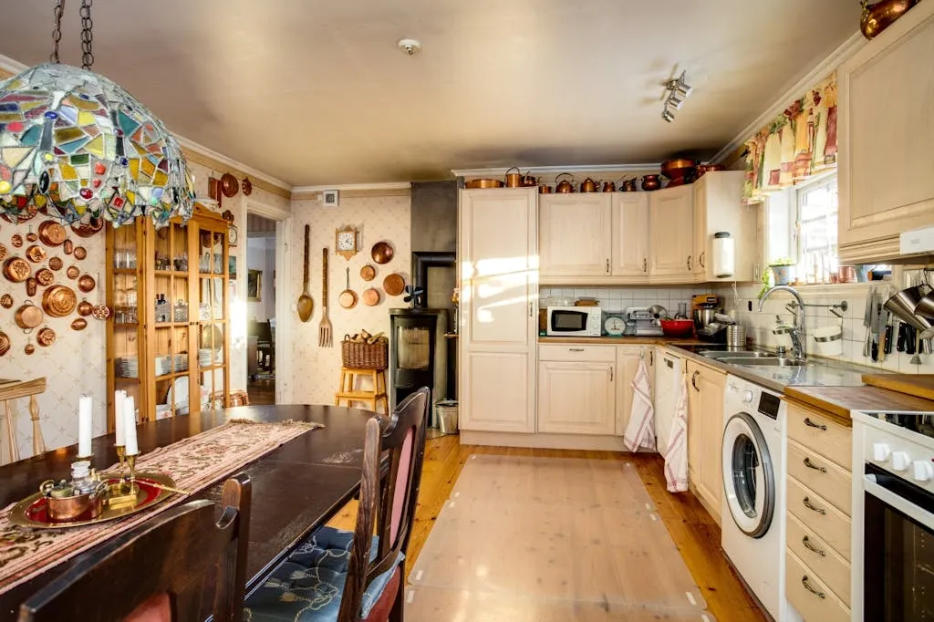 1950s Villa in Ställdalen: 3-Bedrooms, Terrace, and Expansive Grounds - View image 15 of 23