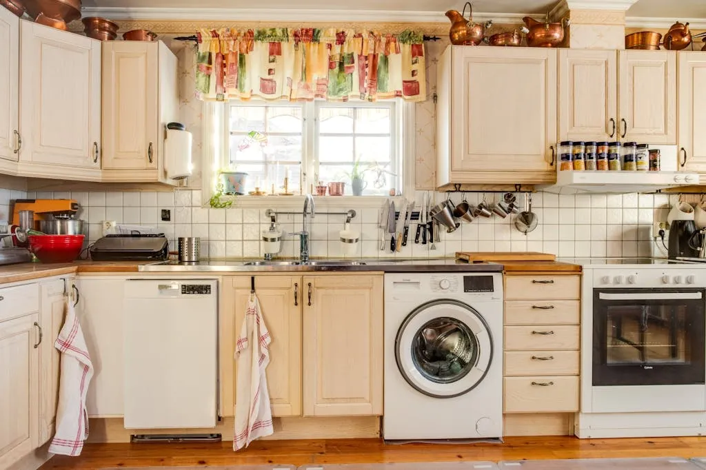 1950s Villa in Ställdalen: 3-Bedrooms, Terrace, and Expansive Grounds - View image 16 of 23