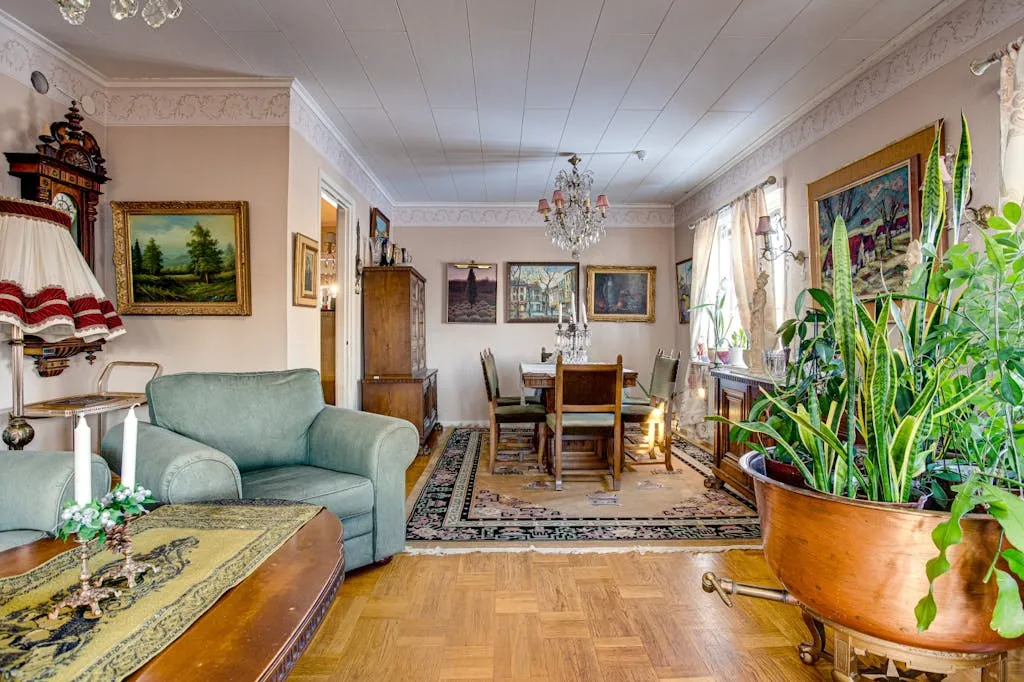 1950s Villa in Ställdalen: 3-Bedrooms, Terrace, and Expansive Grounds - View image 18 of 23
