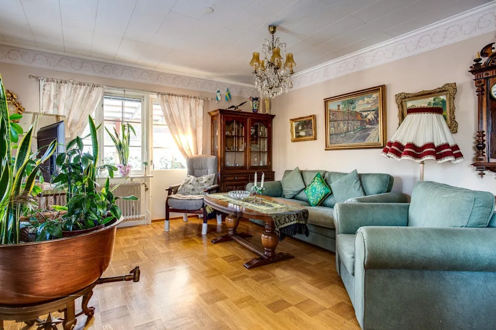 1950s Villa in Ställdalen: 3-Bedrooms, Terrace, and Expansive Grounds - View image 19 of 23