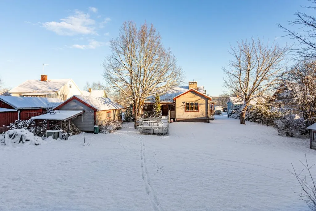 1950s Villa in Ställdalen: 3-Bedrooms, Terrace, and Expansive Grounds - View image 21 of 23