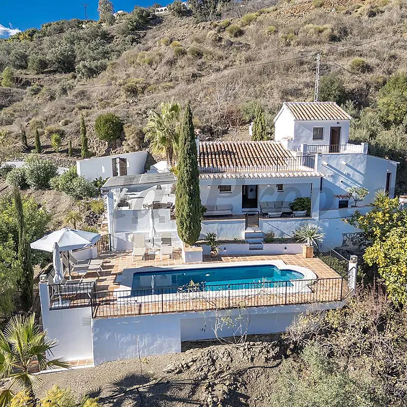 Cómpeta 3-Bedroom Country House with Pool and Expansive Grounds