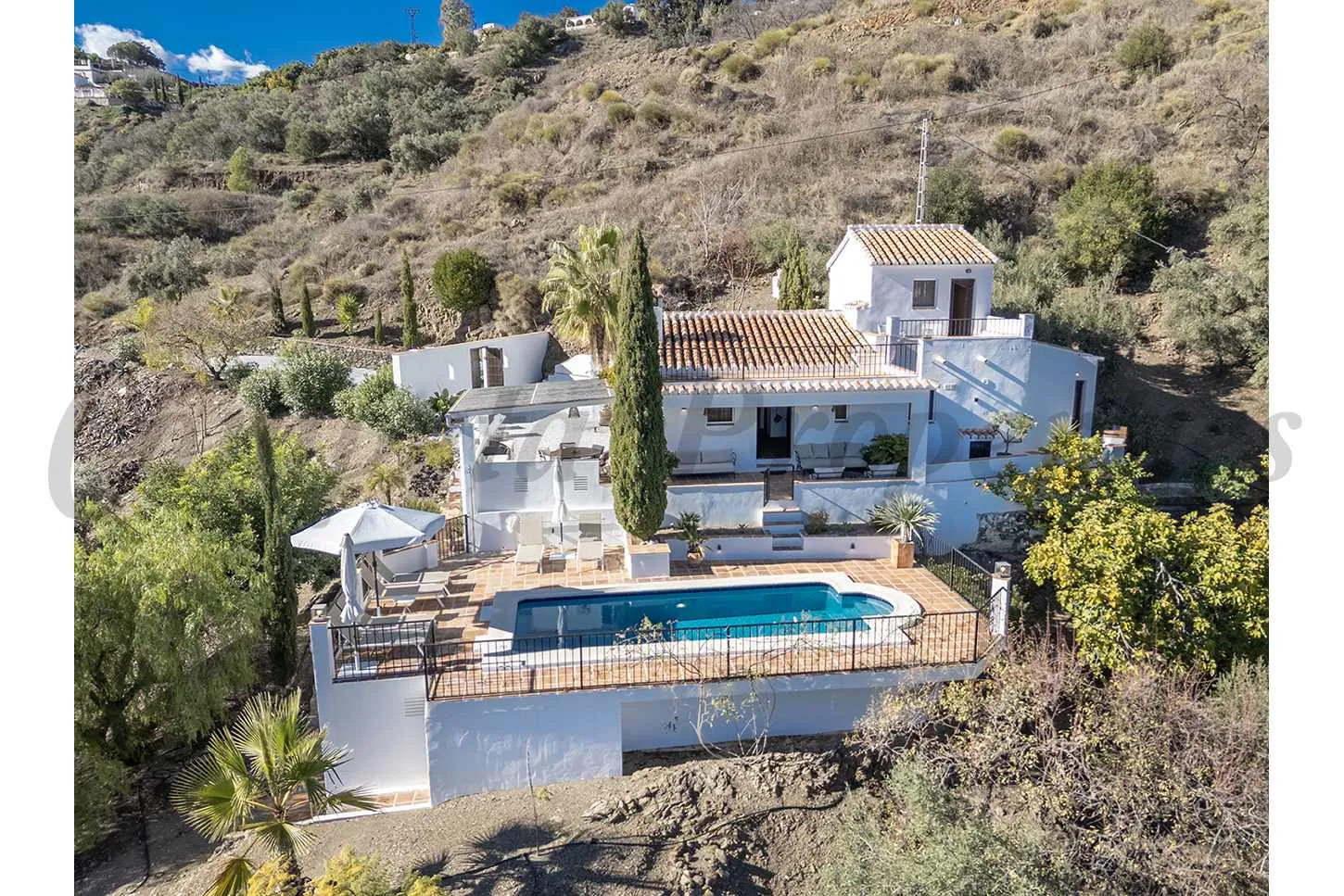 Cómpeta Casa de campo de 3 dormitorios con piscina y amplios jardines - Image 1