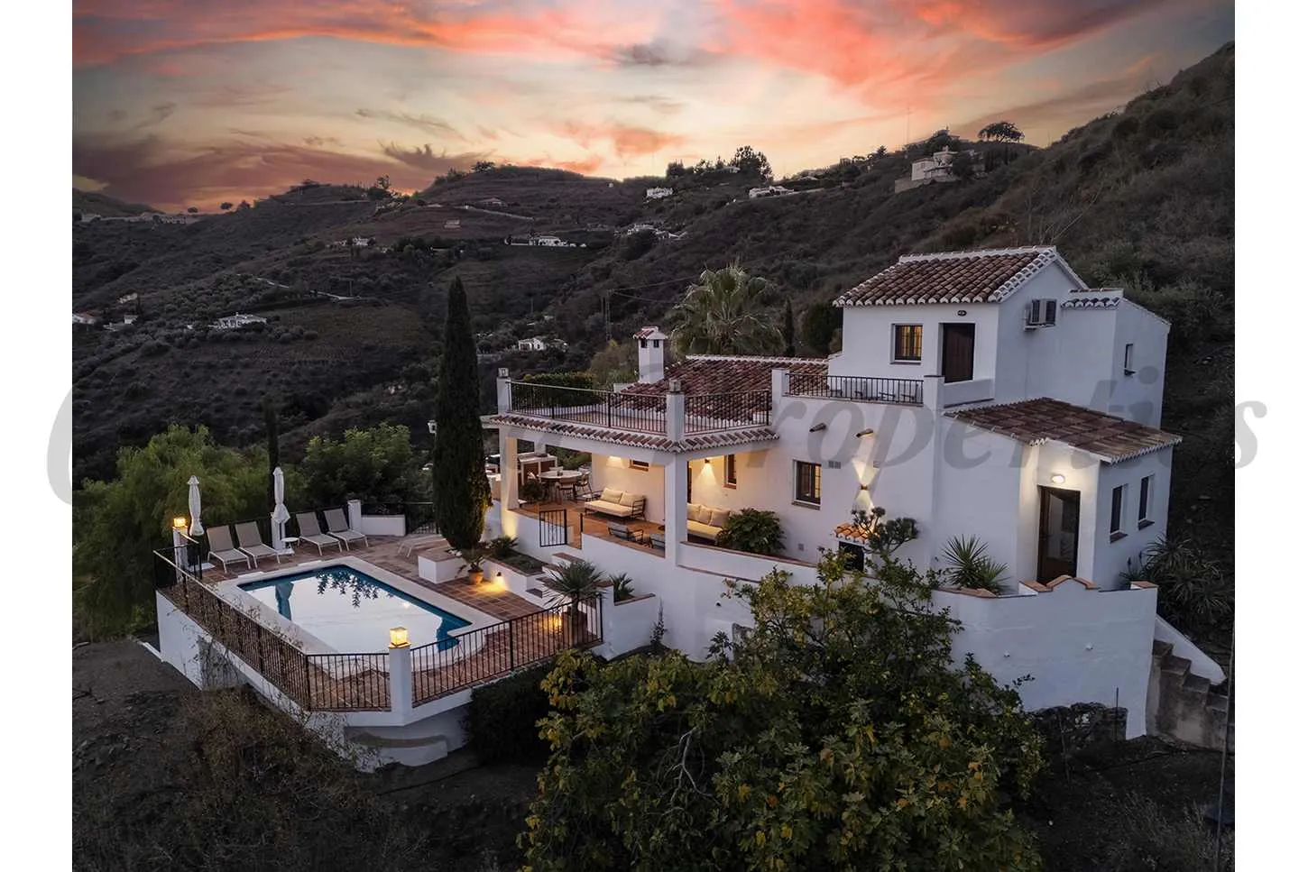 Cómpeta Casa de campo de 3 dormitorios con piscina y amplios jardines - Ver imagen 19 de 20