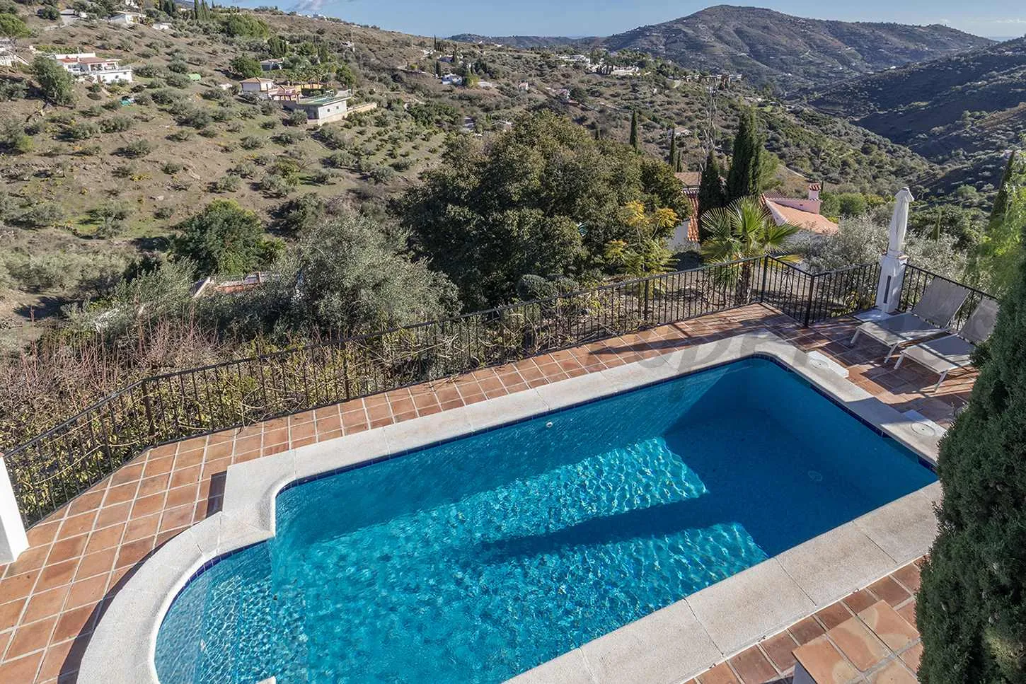 Cómpeta Casa de campo de 3 dormitorios con piscina y amplios jardines - Ver imagen 15 de 20