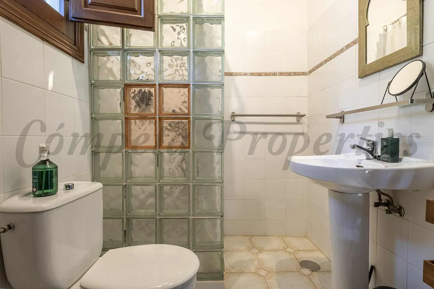 Cómpeta Casa de campo de 3 dormitorios con piscina y amplios jardines - Ver imagen 8 de 20