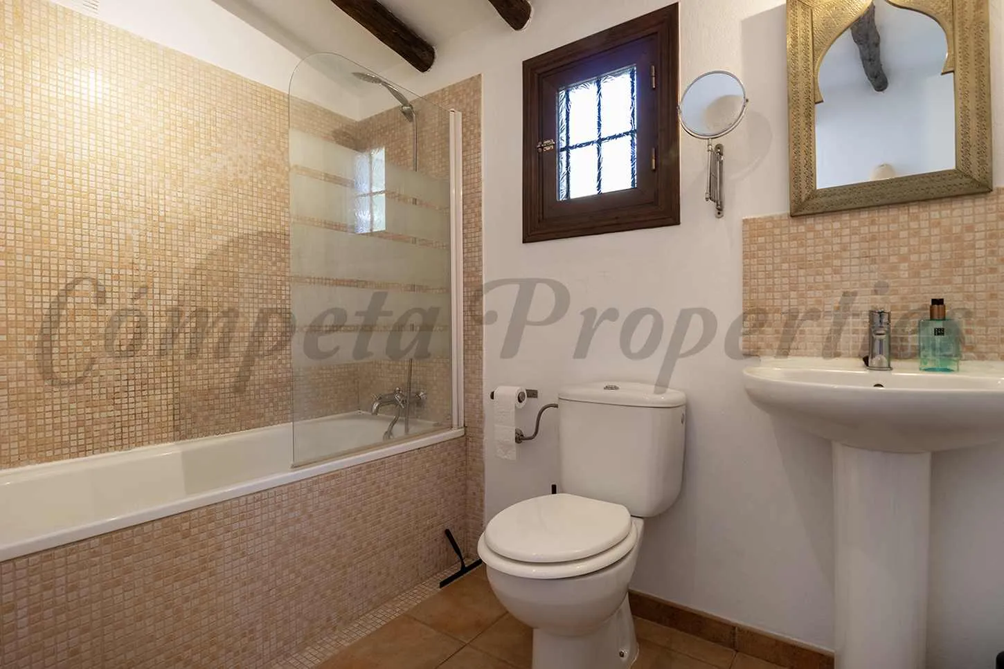 Cómpeta Casa de campo de 3 dormitorios con piscina y amplios jardines - Ver imagen 12 de 20