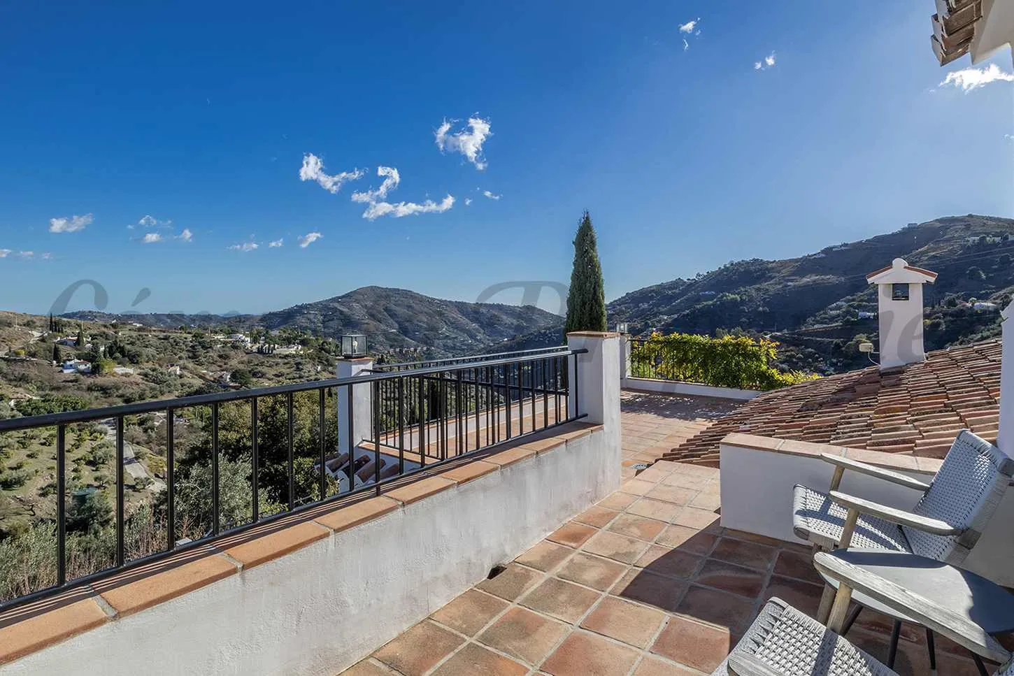 Cómpeta Casa de campo de 3 dormitorios con piscina y amplios jardines - Ver imagen 13 de 20