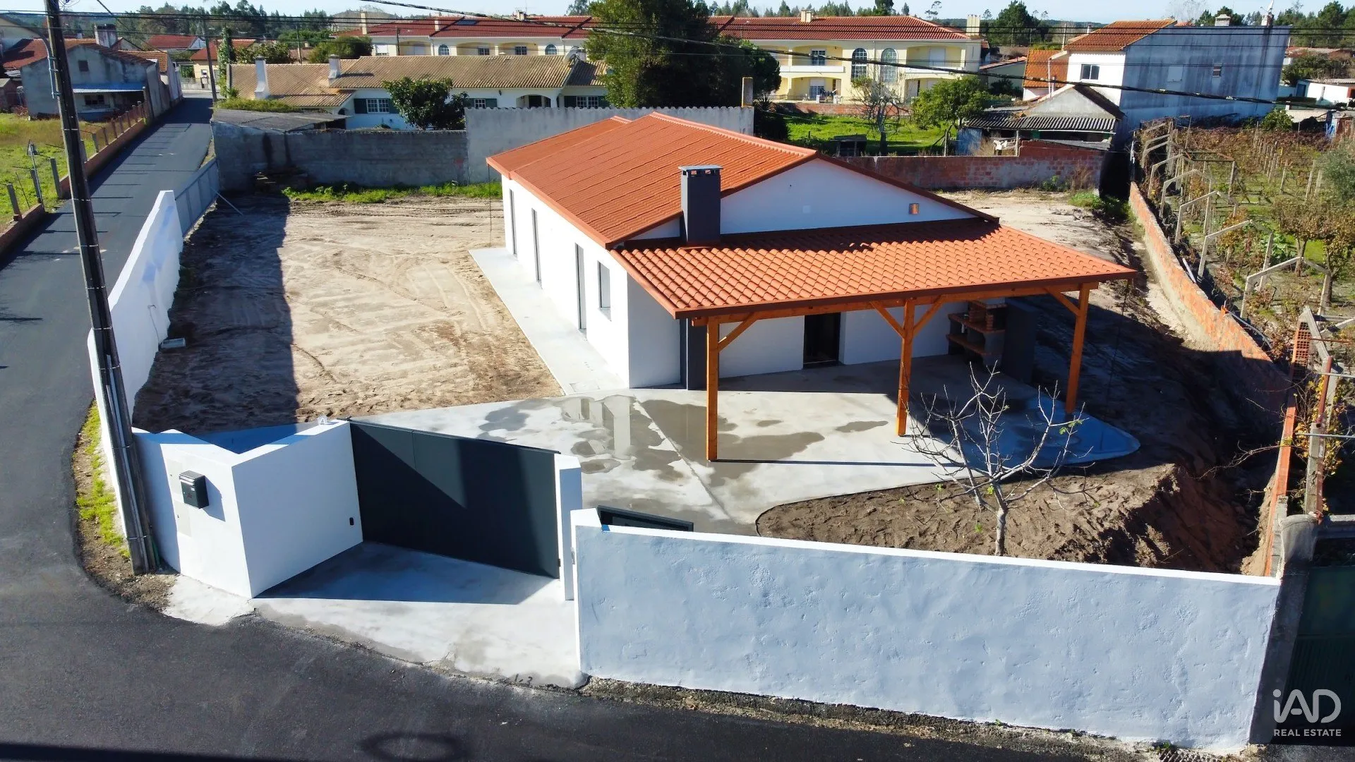 Furnished 3-Bedroom House with Garden in Coastal Marinha Grande - Image 4