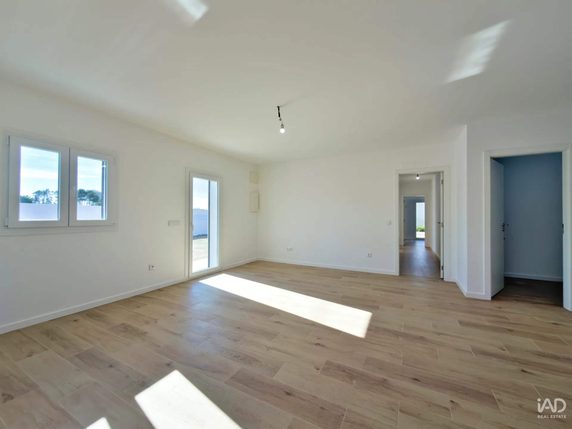 Furnished 3-Bedroom House with Garden in Coastal Marinha Grande - View image 14 of 27