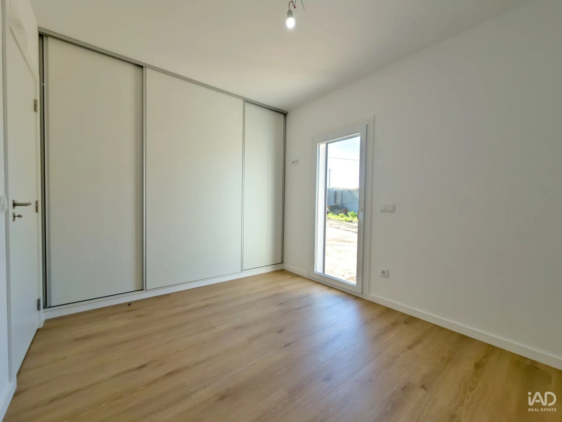 Furnished 3-Bedroom House with Garden in Coastal Marinha Grande - View image 24 of 27