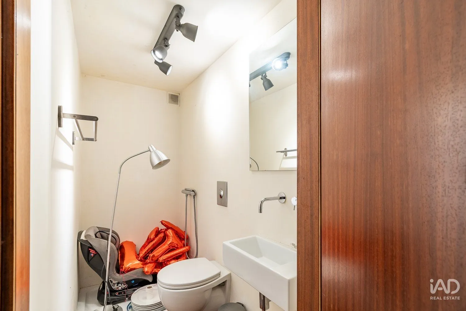 Contemporary 2-Bedroom Home with Garden and Terraces in Santa Comba Dão - View image 29 of 30