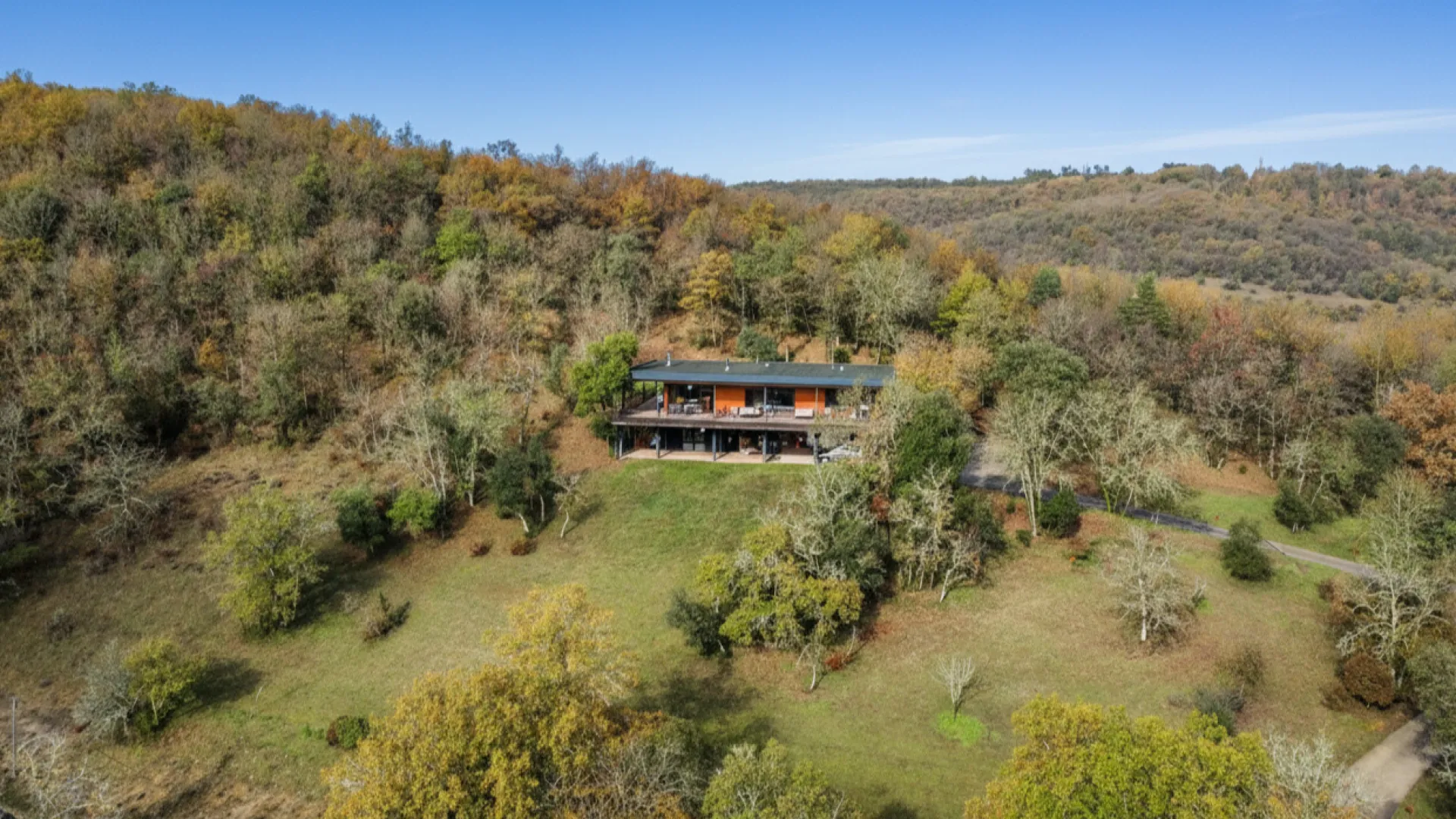 Contemporary Architect-Designed Wooden House with Expansive Terrace in Montignac - Image 5