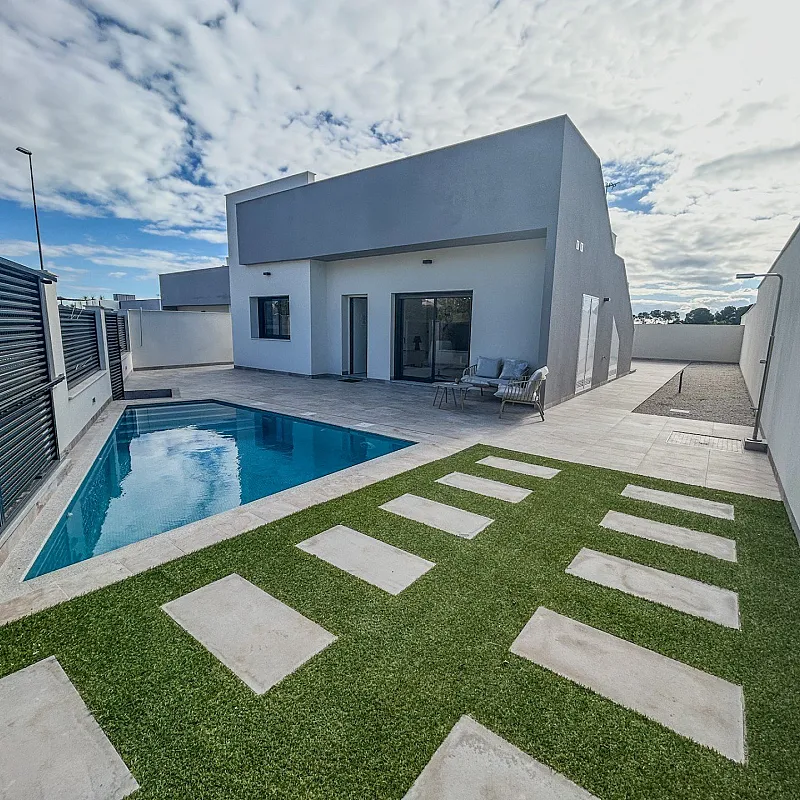 Contemporary 3-Bedroom House with Pool in Pilar de la Horadada