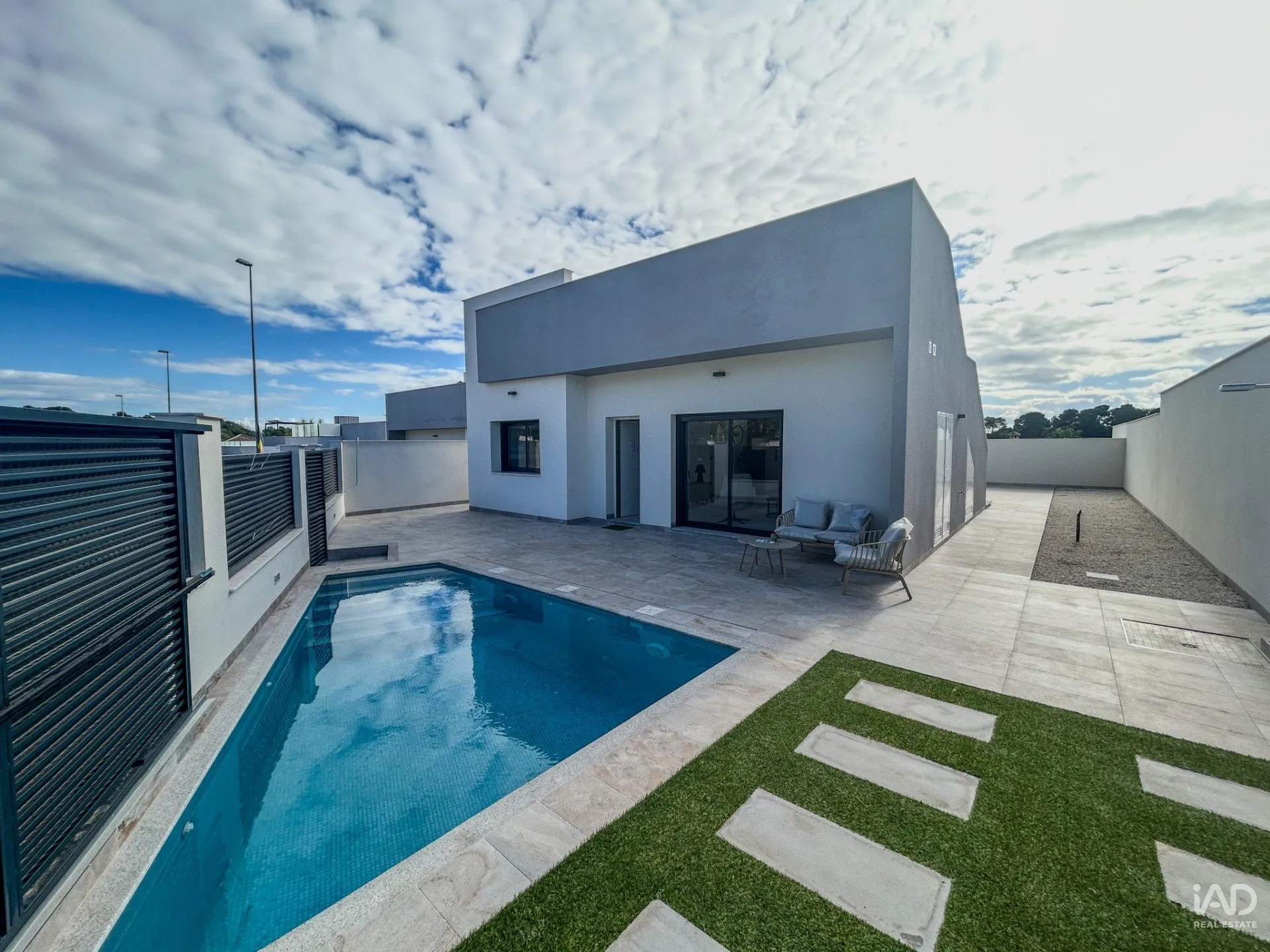 Contemporary 3-Bedroom House with Pool in Pilar de la Horadada - Image 2
