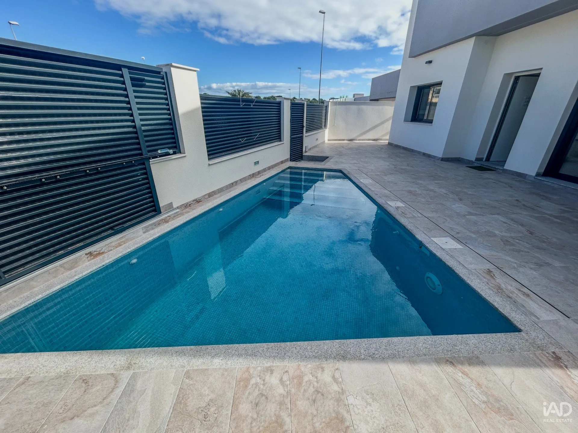 Contemporary 3-Bedroom House with Pool in Pilar de la Horadada - Image 3