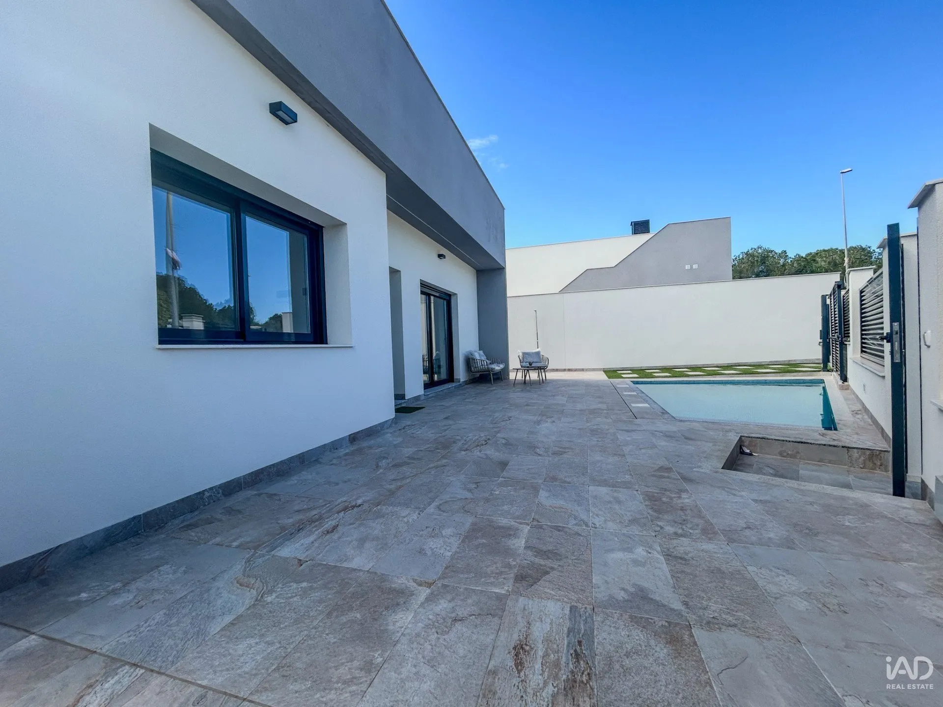 Contemporary 3-Bedroom House with Pool in Pilar de la Horadada - Image 5