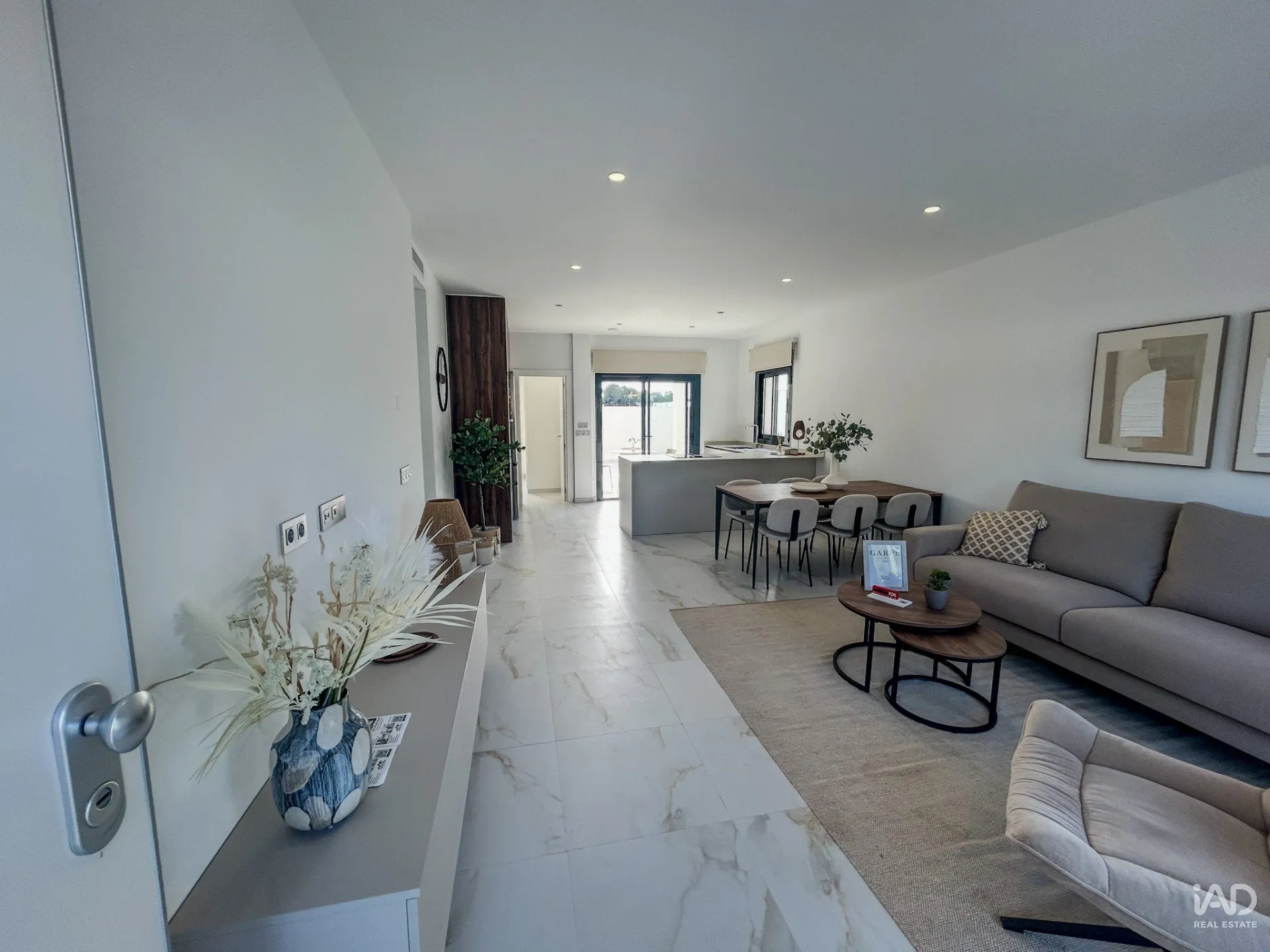 Contemporary 3-Bedroom House with Pool in Pilar de la Horadada - View image 8 of 40