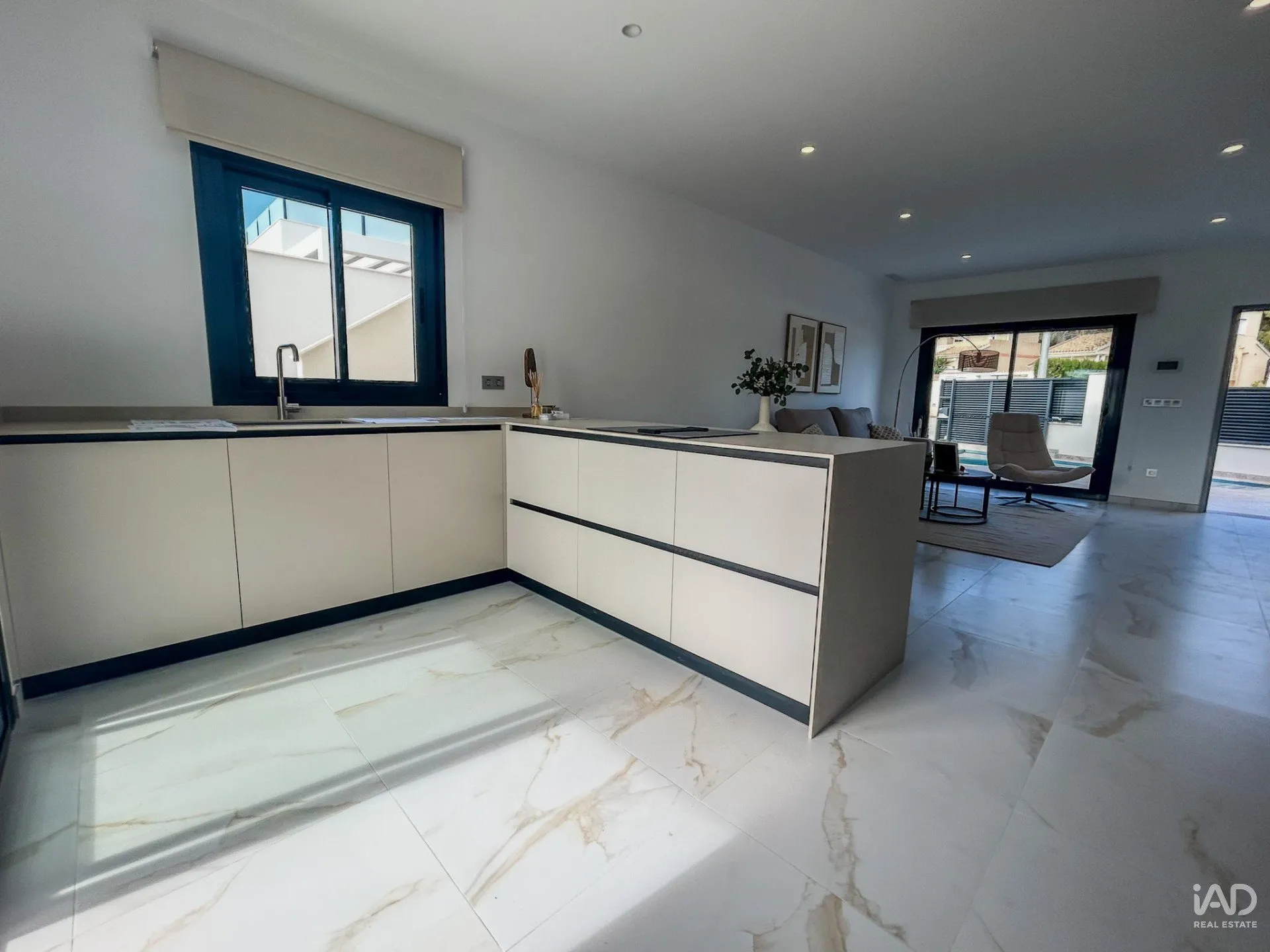 Contemporary 3-Bedroom House with Pool in Pilar de la Horadada - View image 12 of 40