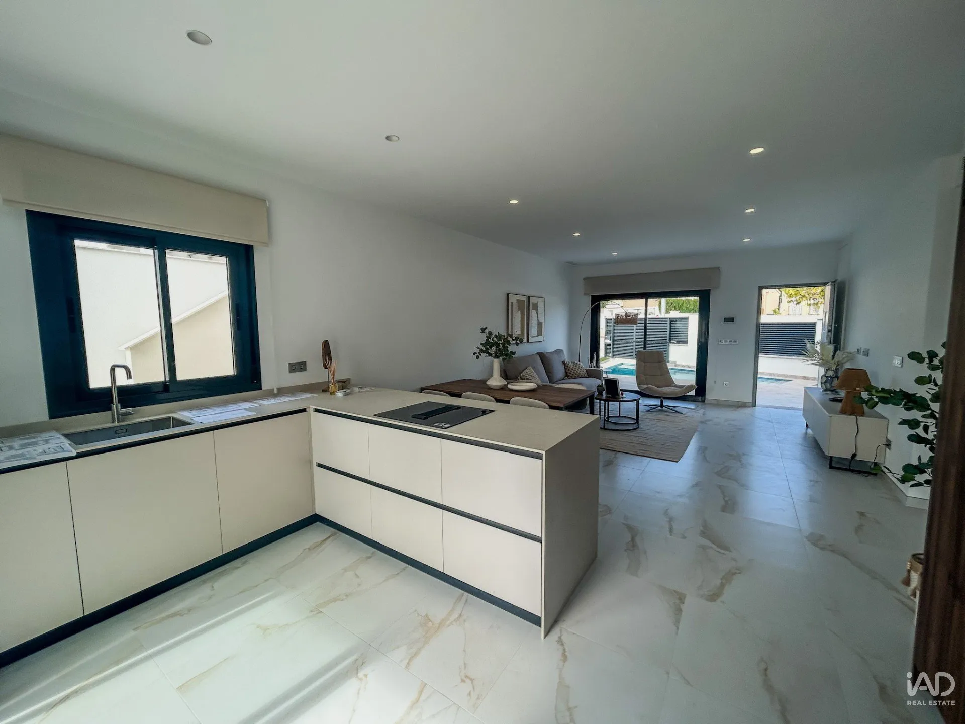 Contemporary 3-Bedroom House with Pool in Pilar de la Horadada - View image 15 of 40