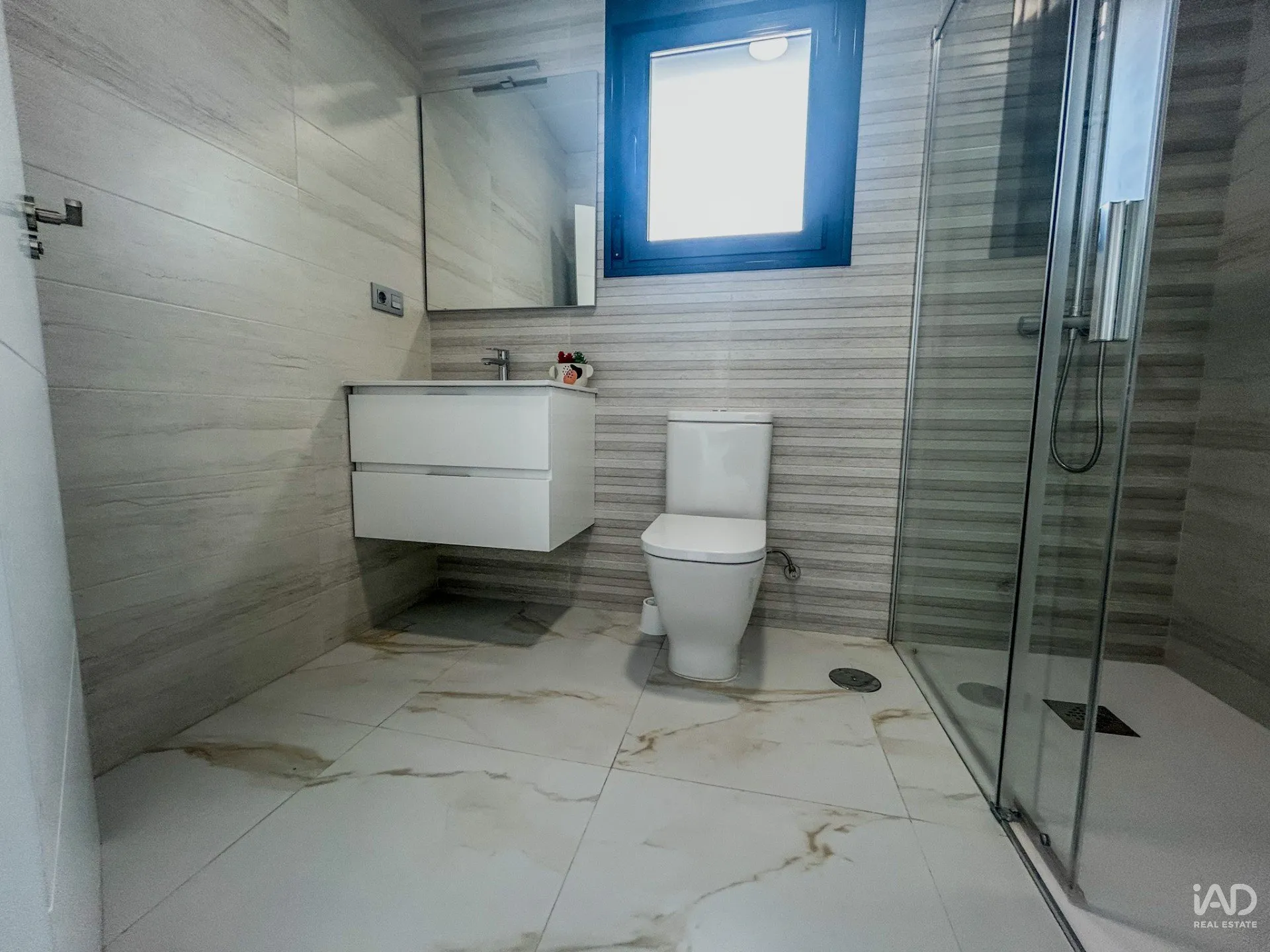 Contemporary 3-Bedroom House with Pool in Pilar de la Horadada - View image 28 of 40