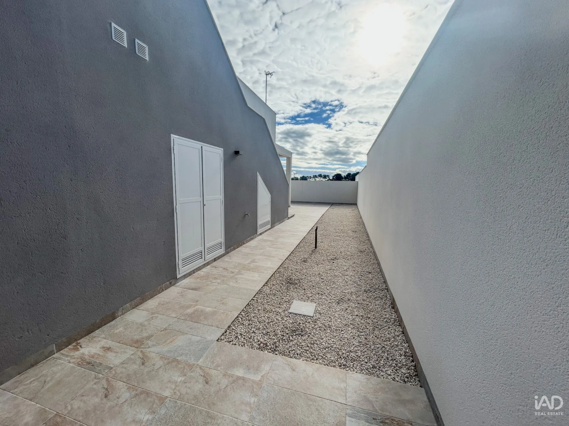 Contemporary 3-Bedroom House with Pool in Pilar de la Horadada - View image 34 of 40