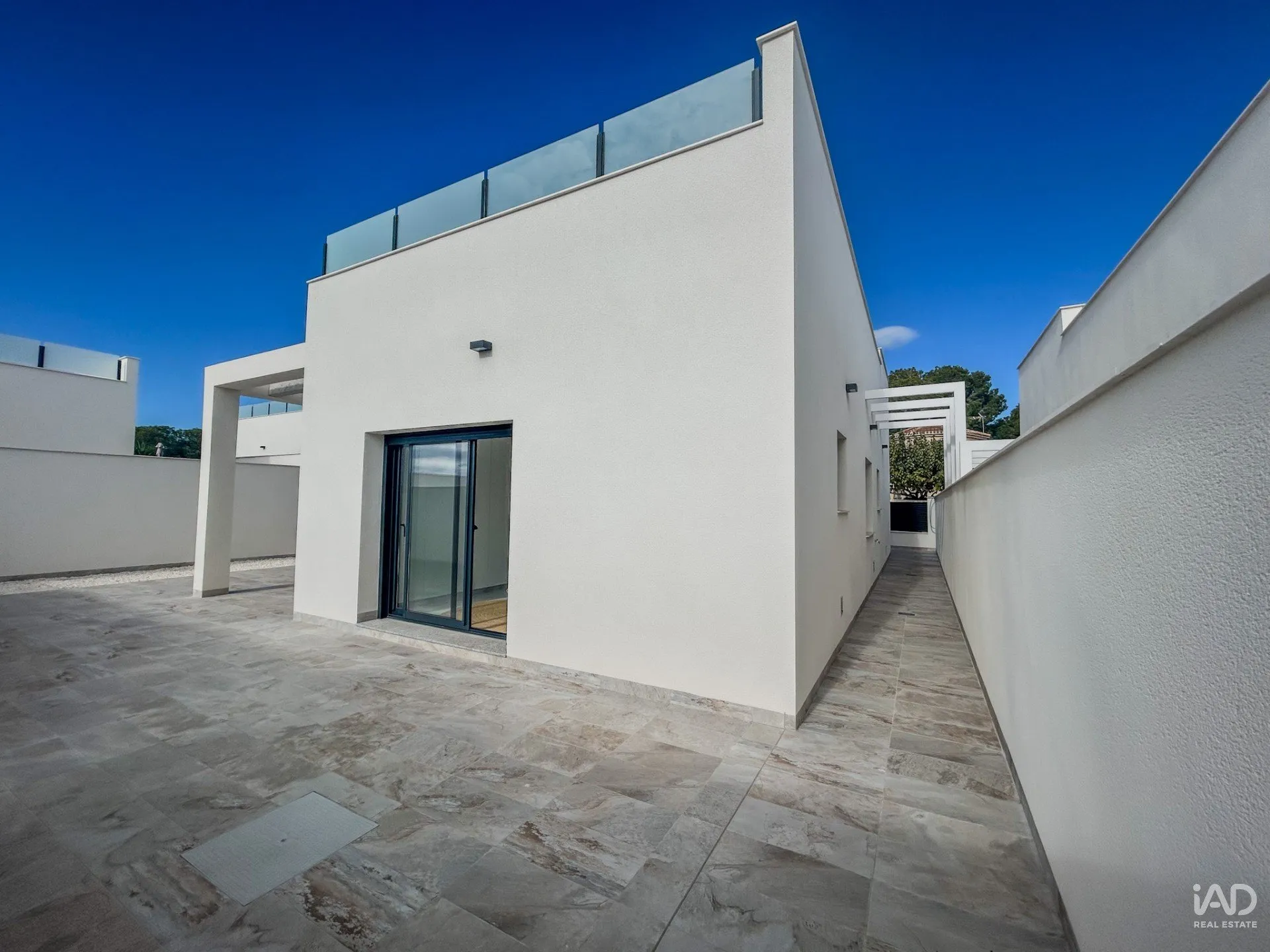 Contemporary 3-Bedroom House with Pool in Pilar de la Horadada - View image 37 of 40