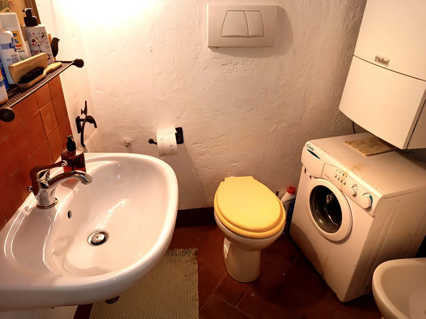 Lake-View House with Garden and Dual Living Spaces in Vagli Sotto - View image 37 of 40