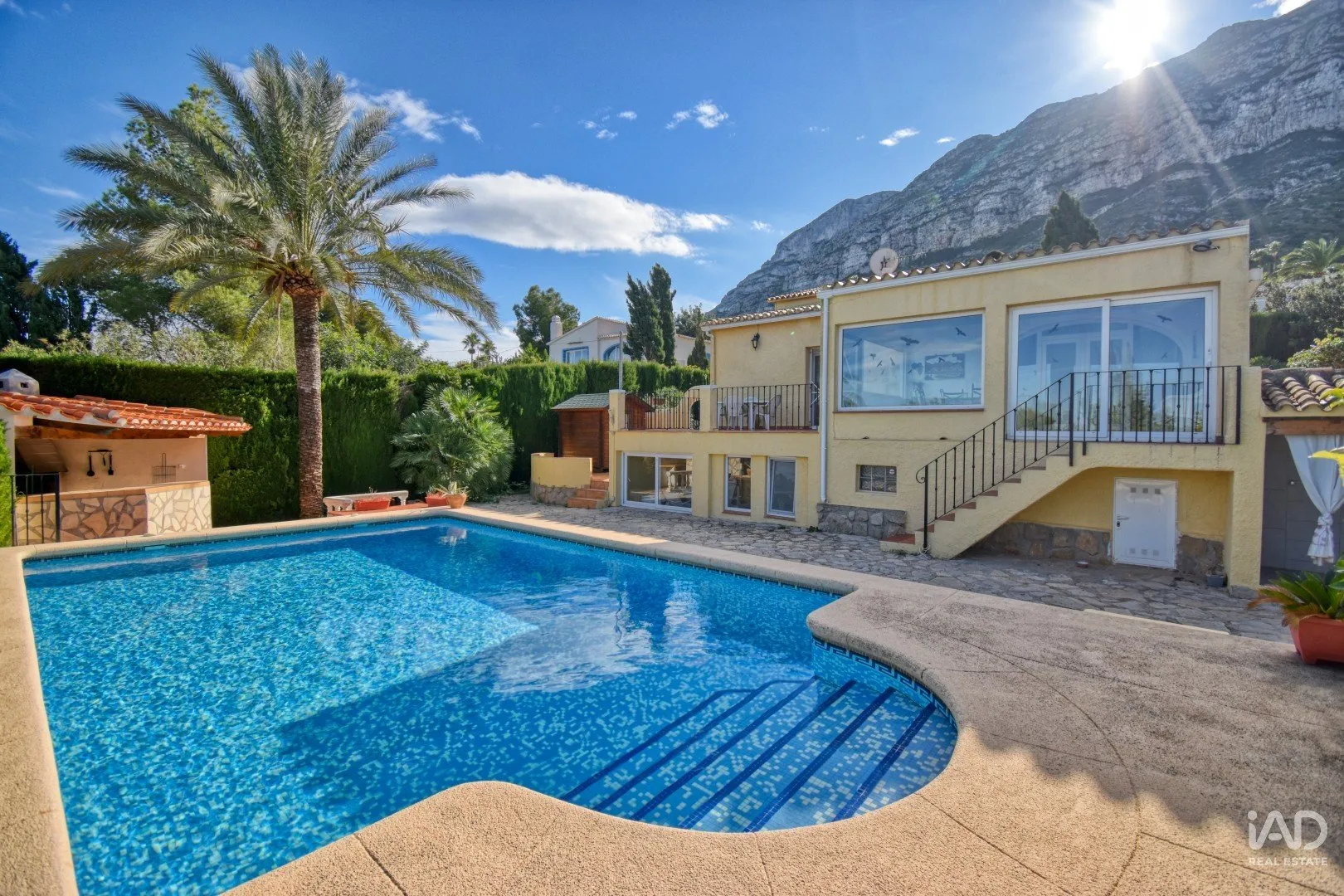 1970s Spanish Oasis with Garden and Pool in Dénia - Image 1