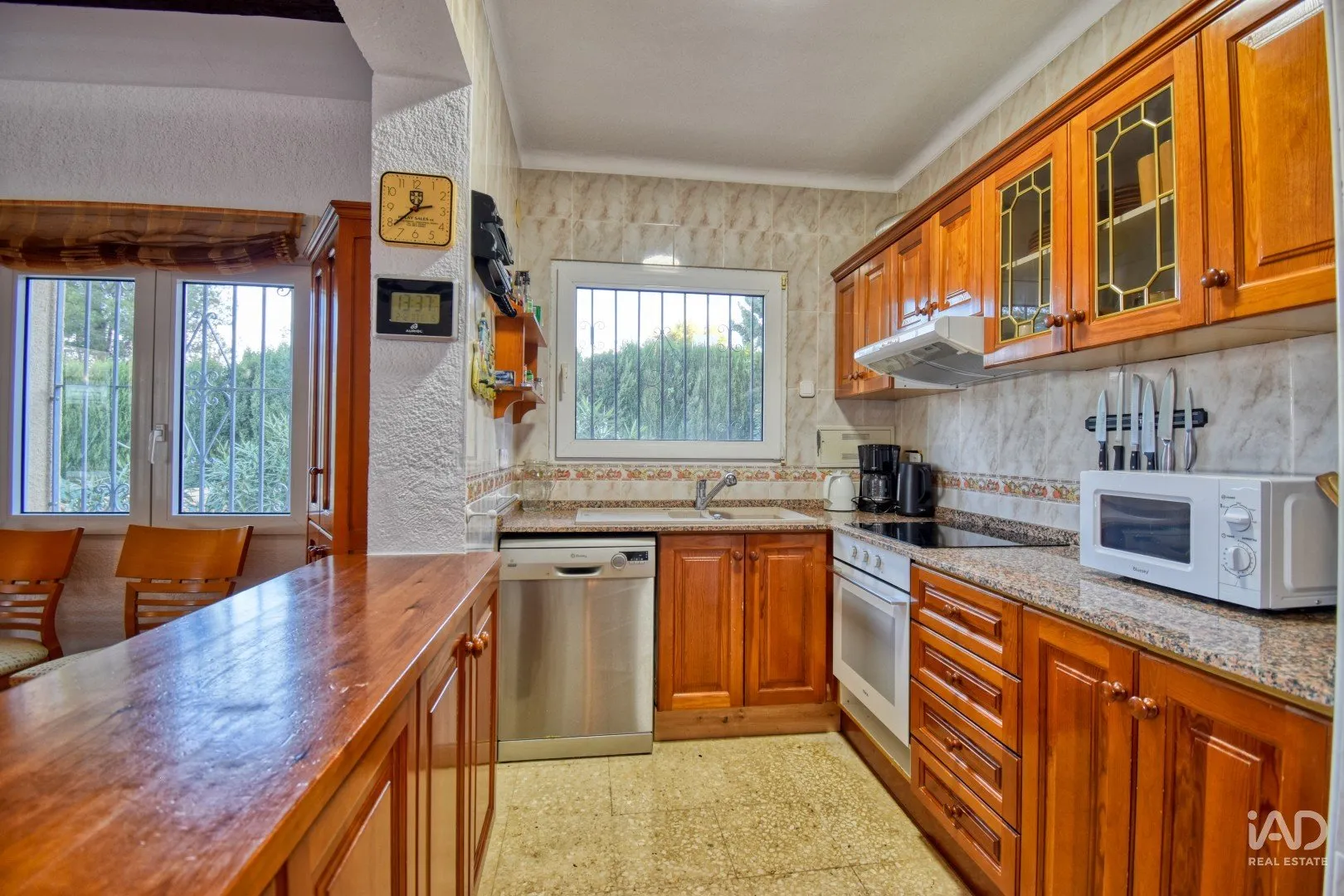 1970s Spanish Oasis with Garden and Pool in Dénia - View image 8 of 38