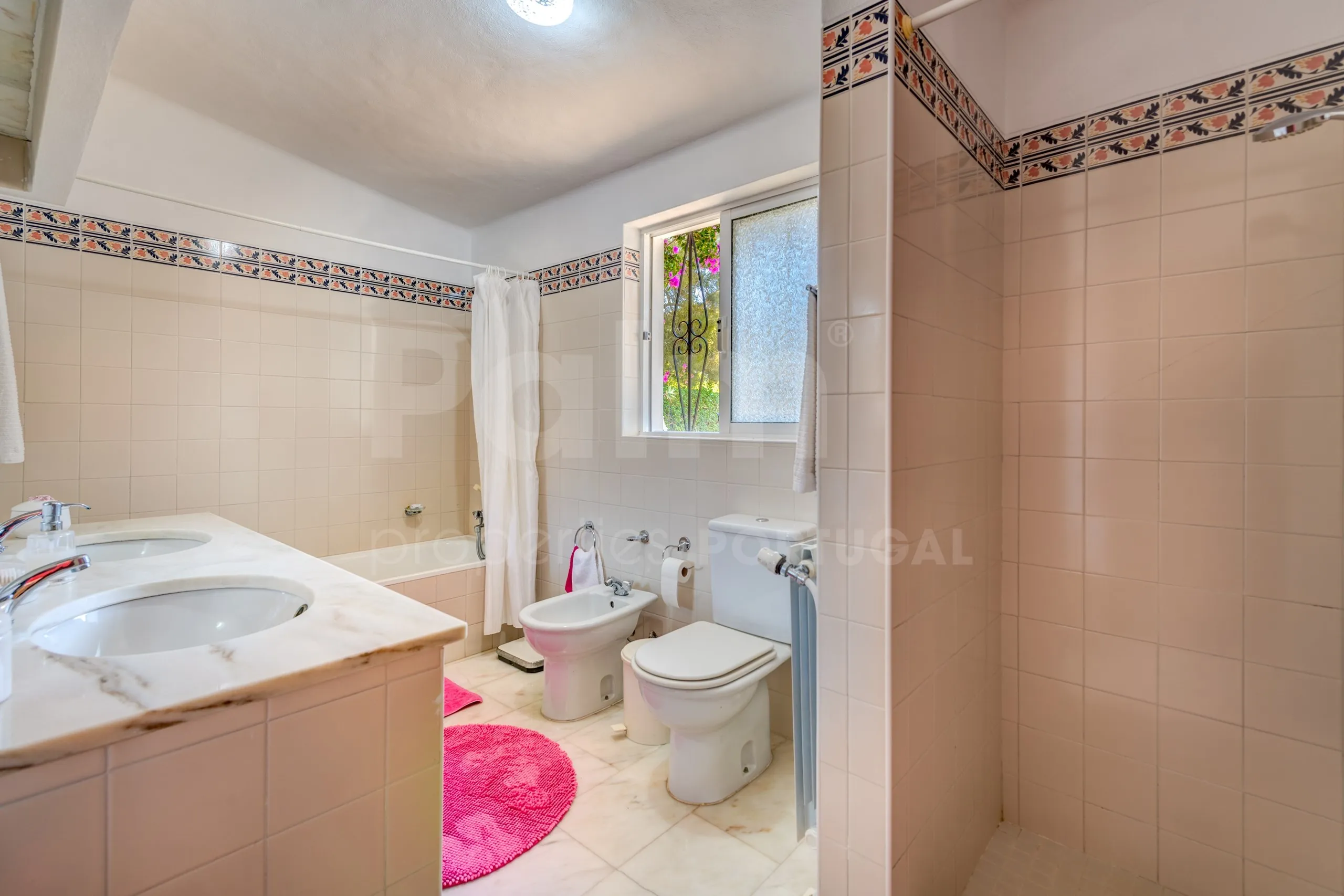 Elegant 8-Bedroom Villa with Pool and Gardens Near Algarve Coast - View image 7 of 57