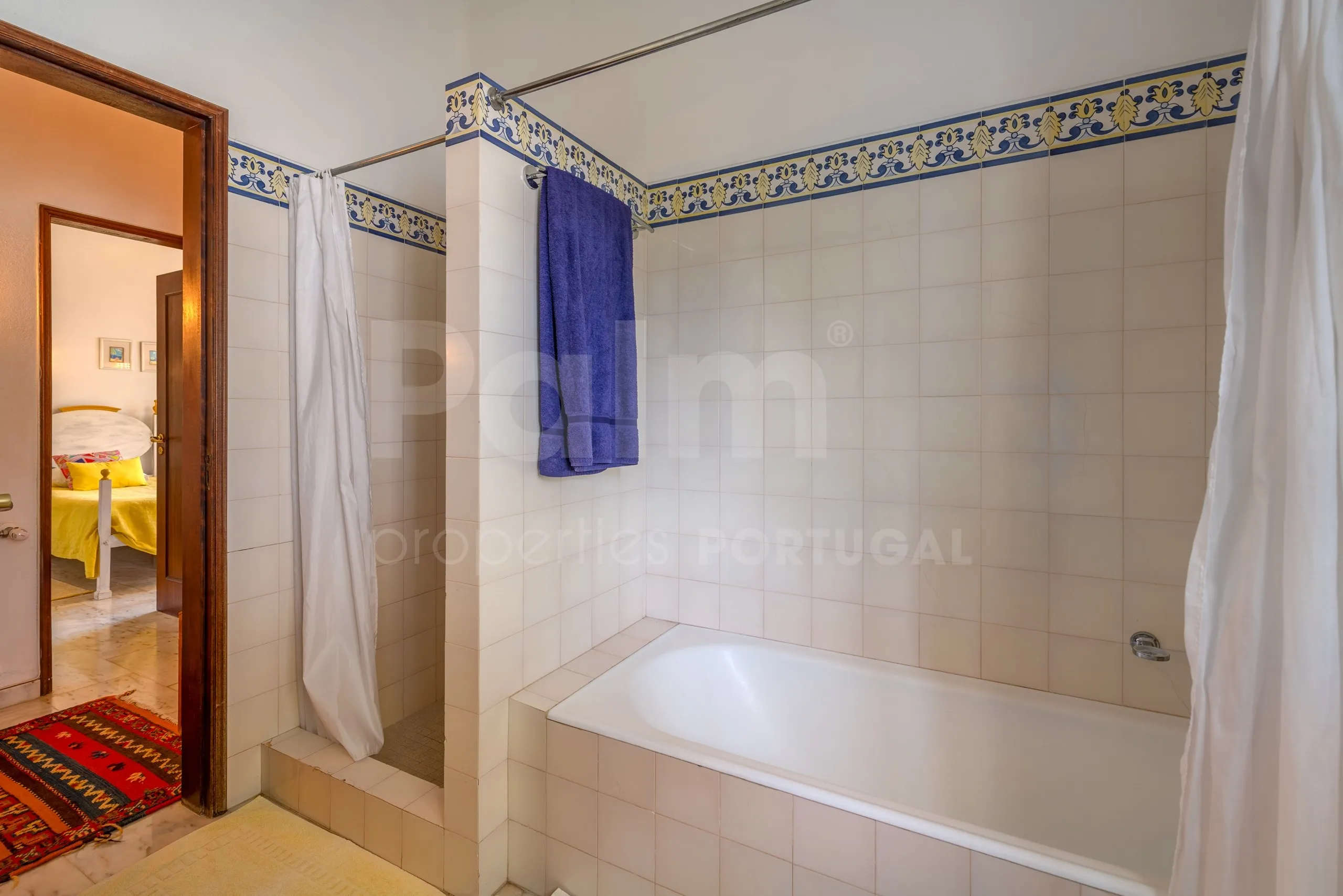 Elegant 8-Bedroom Villa with Pool and Gardens Near Algarve Coast - View image 10 of 57