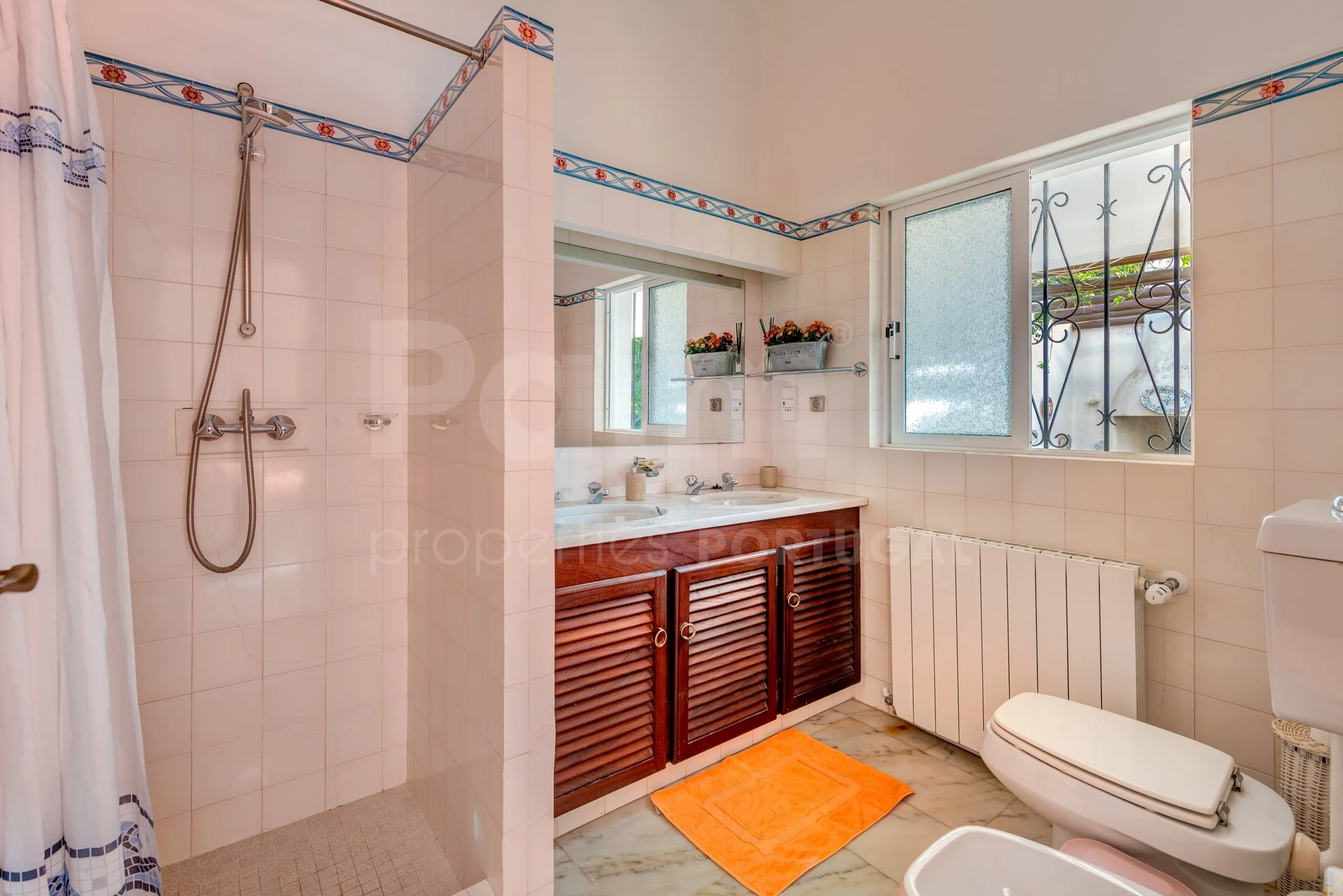 Elegant 8-Bedroom Villa with Pool and Gardens Near Algarve Coast - View image 17 of 57