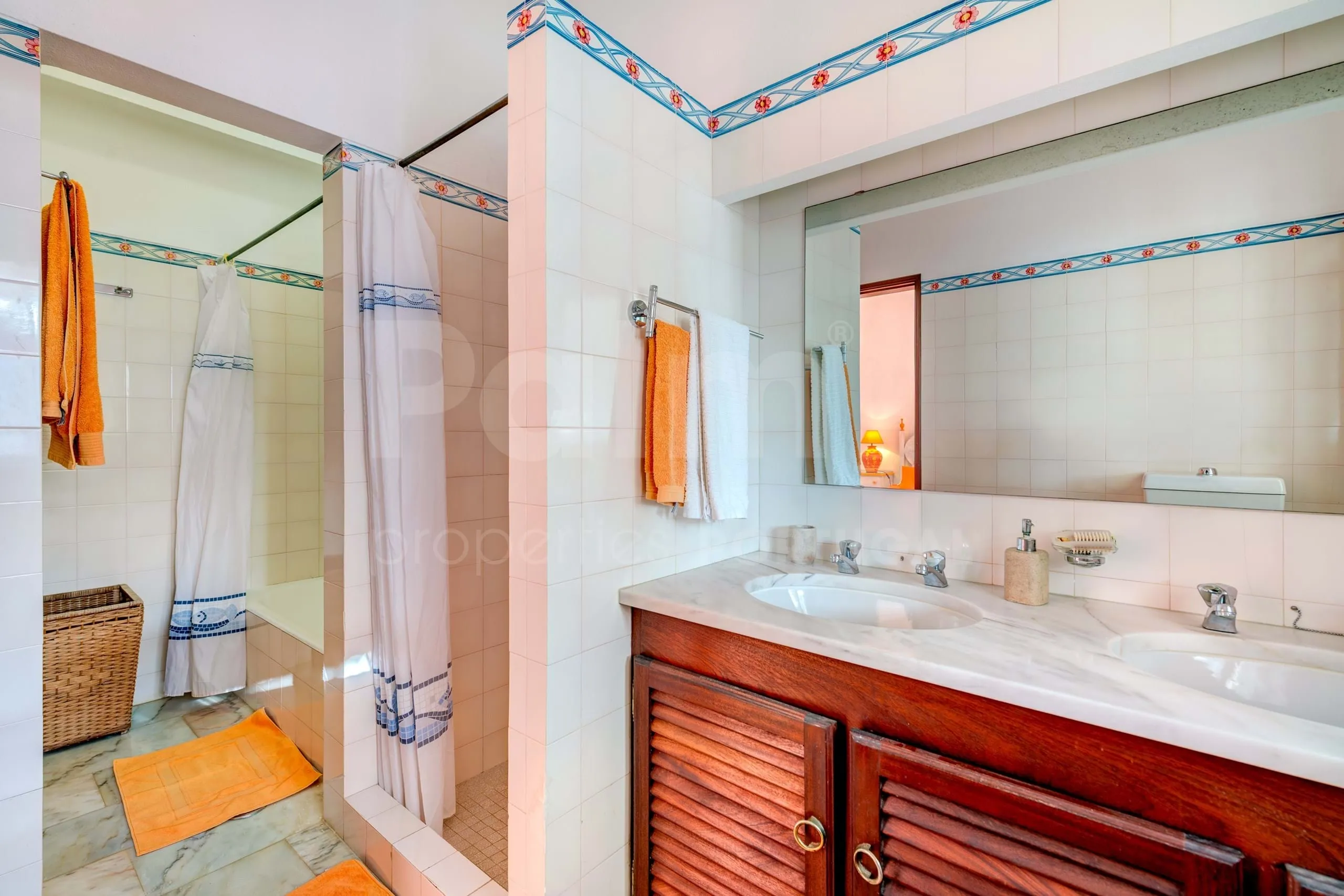 Elegant 8-Bedroom Villa with Pool and Gardens Near Algarve Coast - View image 18 of 57