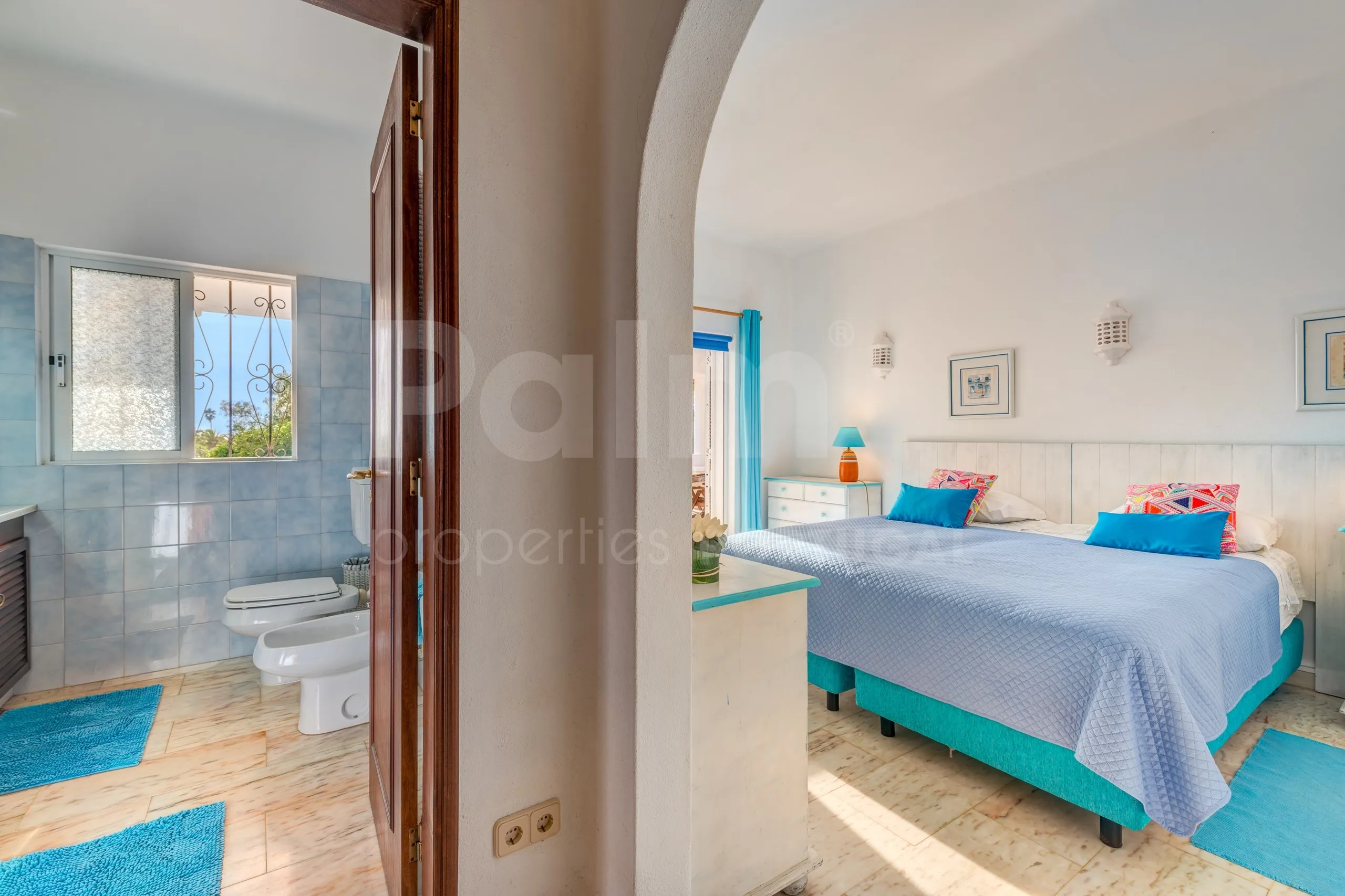 Elegant 8-Bedroom Villa with Pool and Gardens Near Algarve Coast - View image 19 of 57