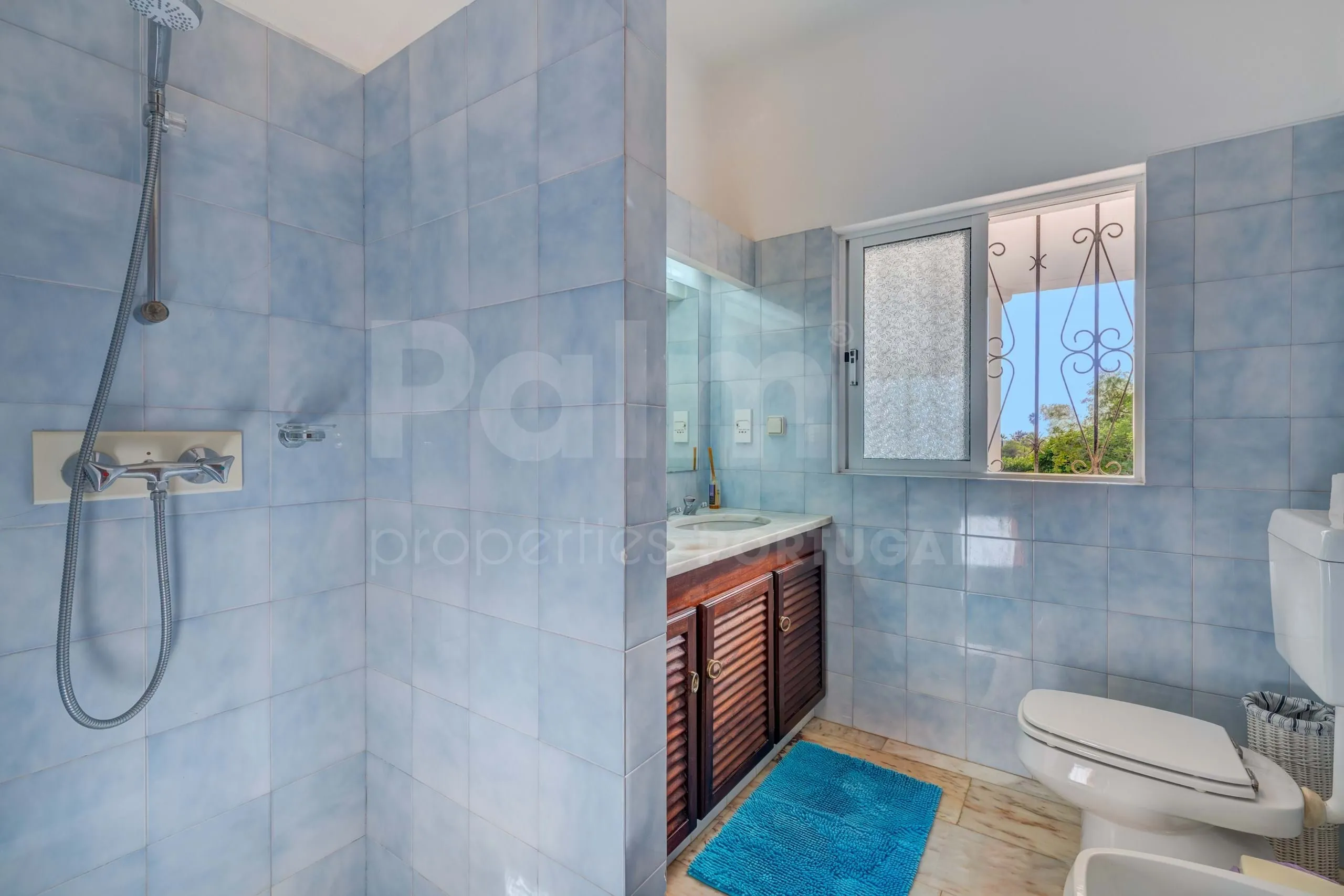 Elegant 8-Bedroom Villa with Pool and Gardens Near Algarve Coast - View image 22 of 57