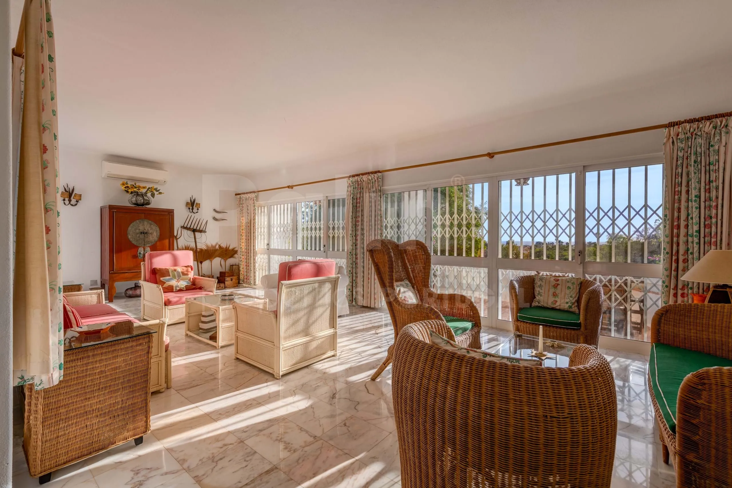 Elegant 8-Bedroom Villa with Pool and Gardens Near Algarve Coast - View image 23 of 57