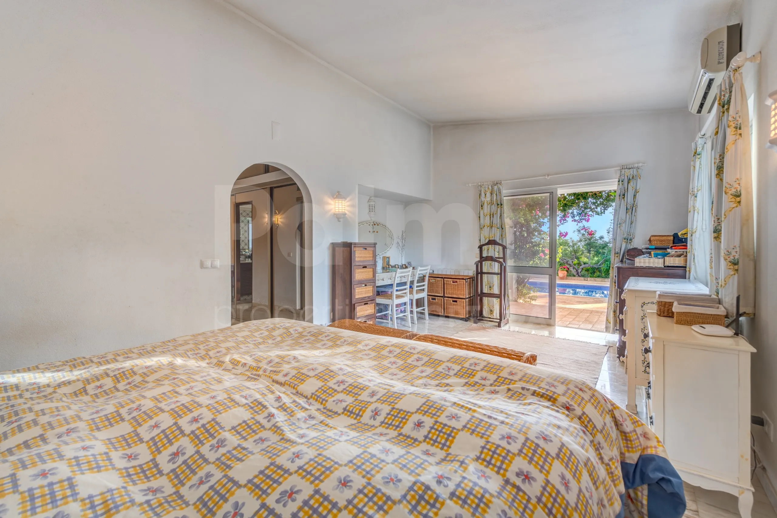 Elegant 8-Bedroom Villa with Pool and Gardens Near Algarve Coast - View image 25 of 57