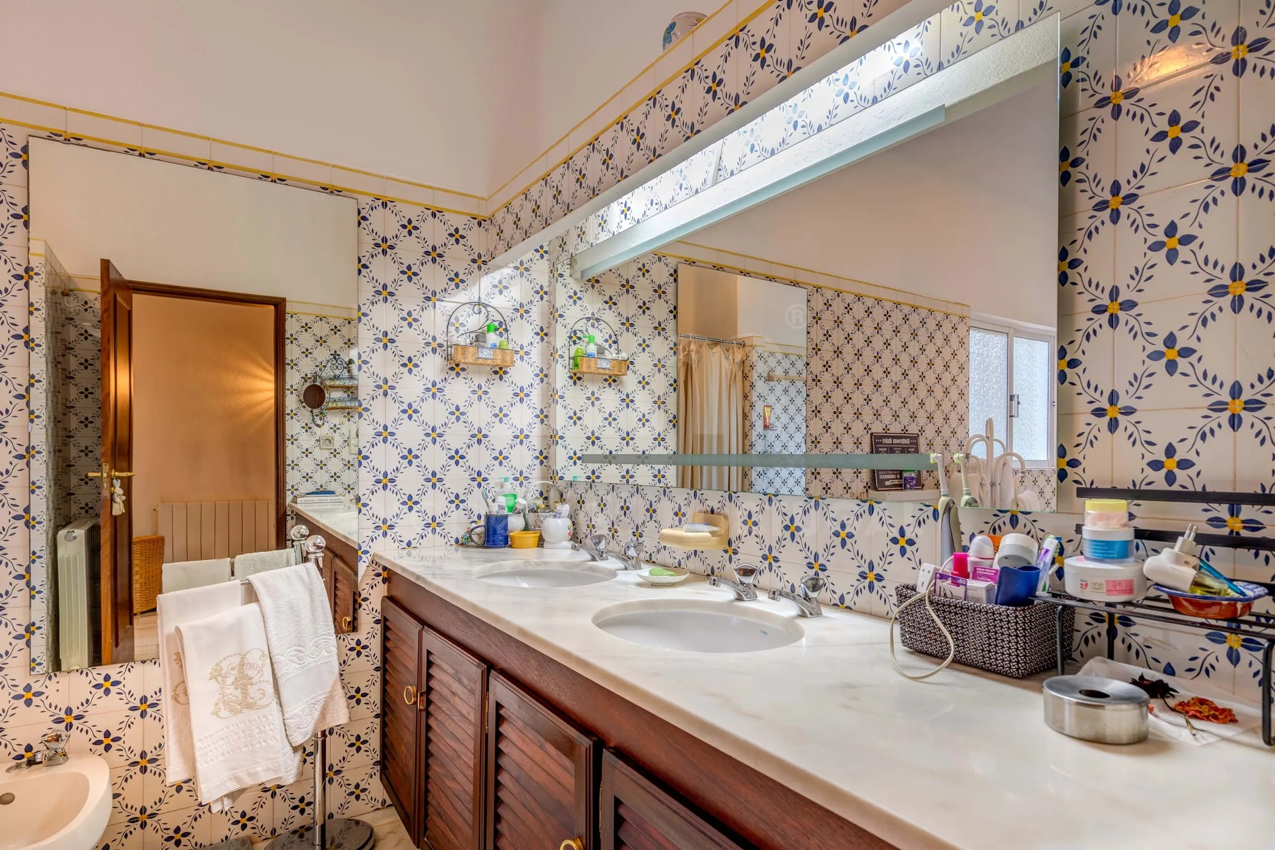 Elegant 8-Bedroom Villa with Pool and Gardens Near Algarve Coast - View image 26 of 57