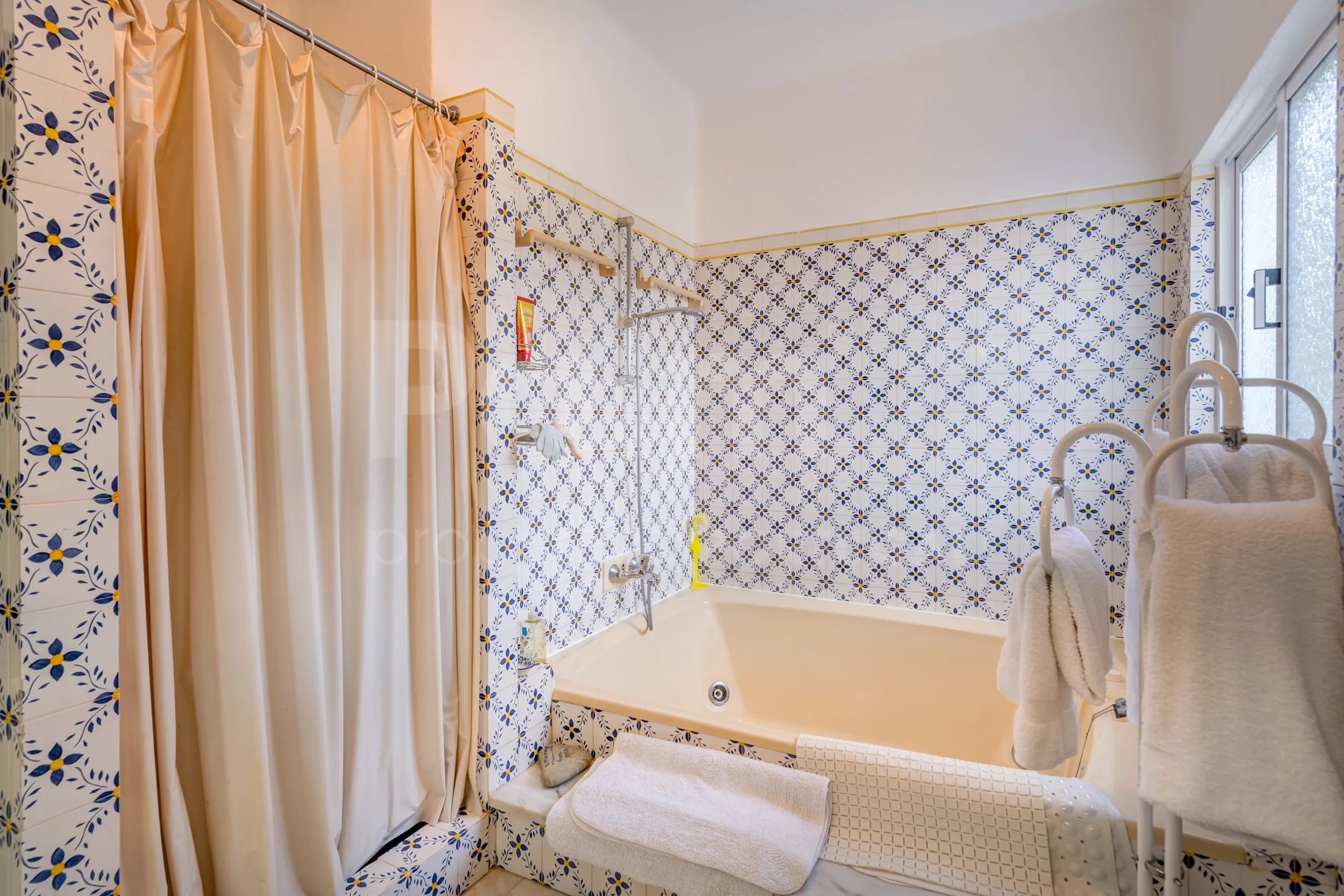 Elegant 8-Bedroom Villa with Pool and Gardens Near Algarve Coast - View image 27 of 57