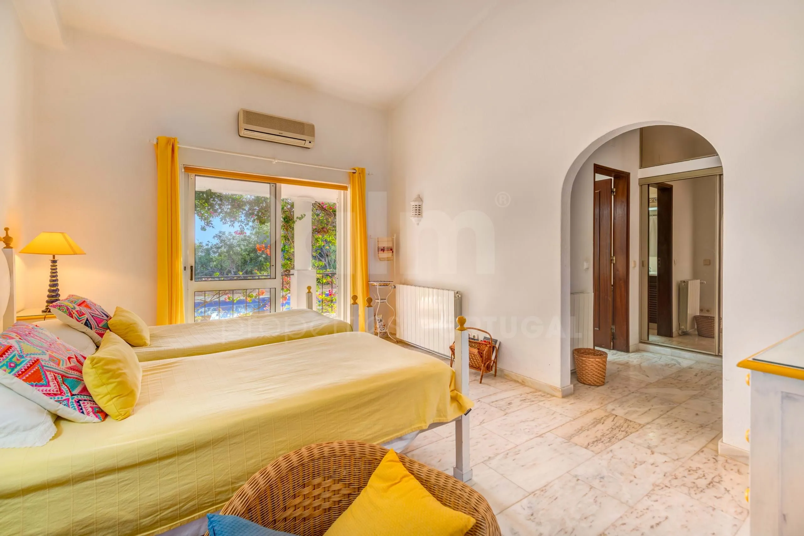 Elegant 8-Bedroom Villa with Pool and Gardens Near Algarve Coast - View image 30 of 57