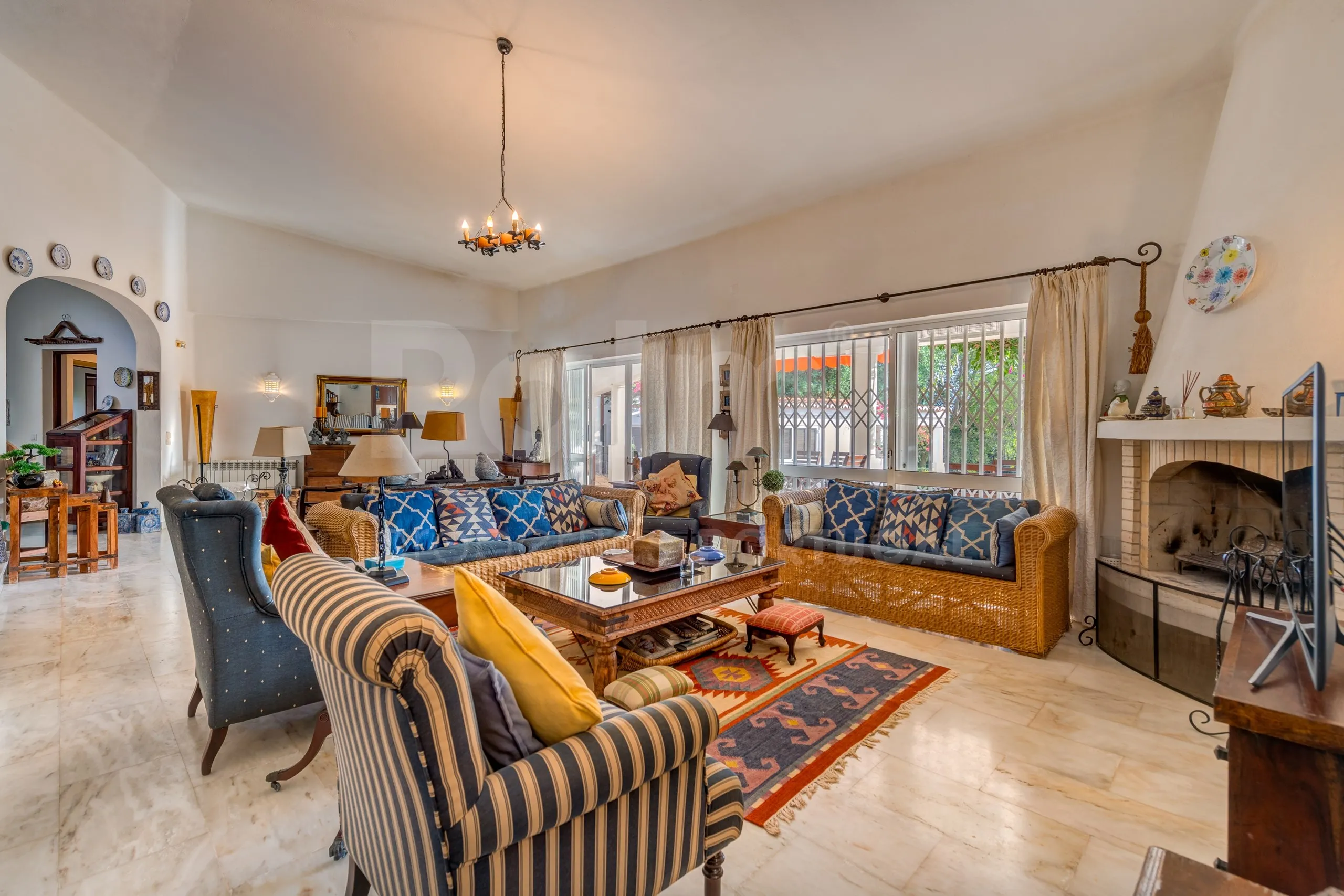 Elegant 8-Bedroom Villa with Pool and Gardens Near Algarve Coast - View image 34 of 57