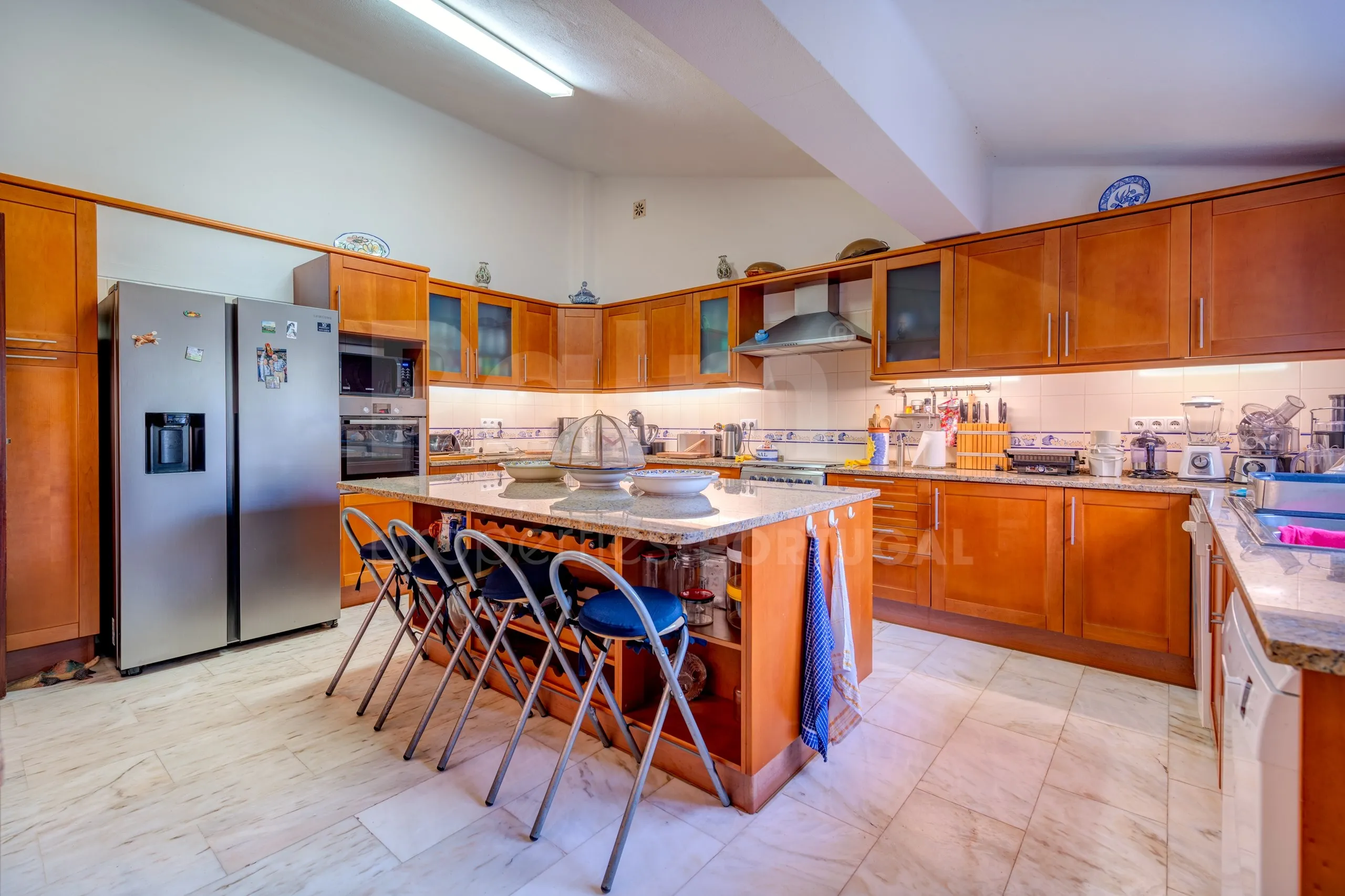 Elegant 8-Bedroom Villa with Pool and Gardens Near Algarve Coast - View image 42 of 57