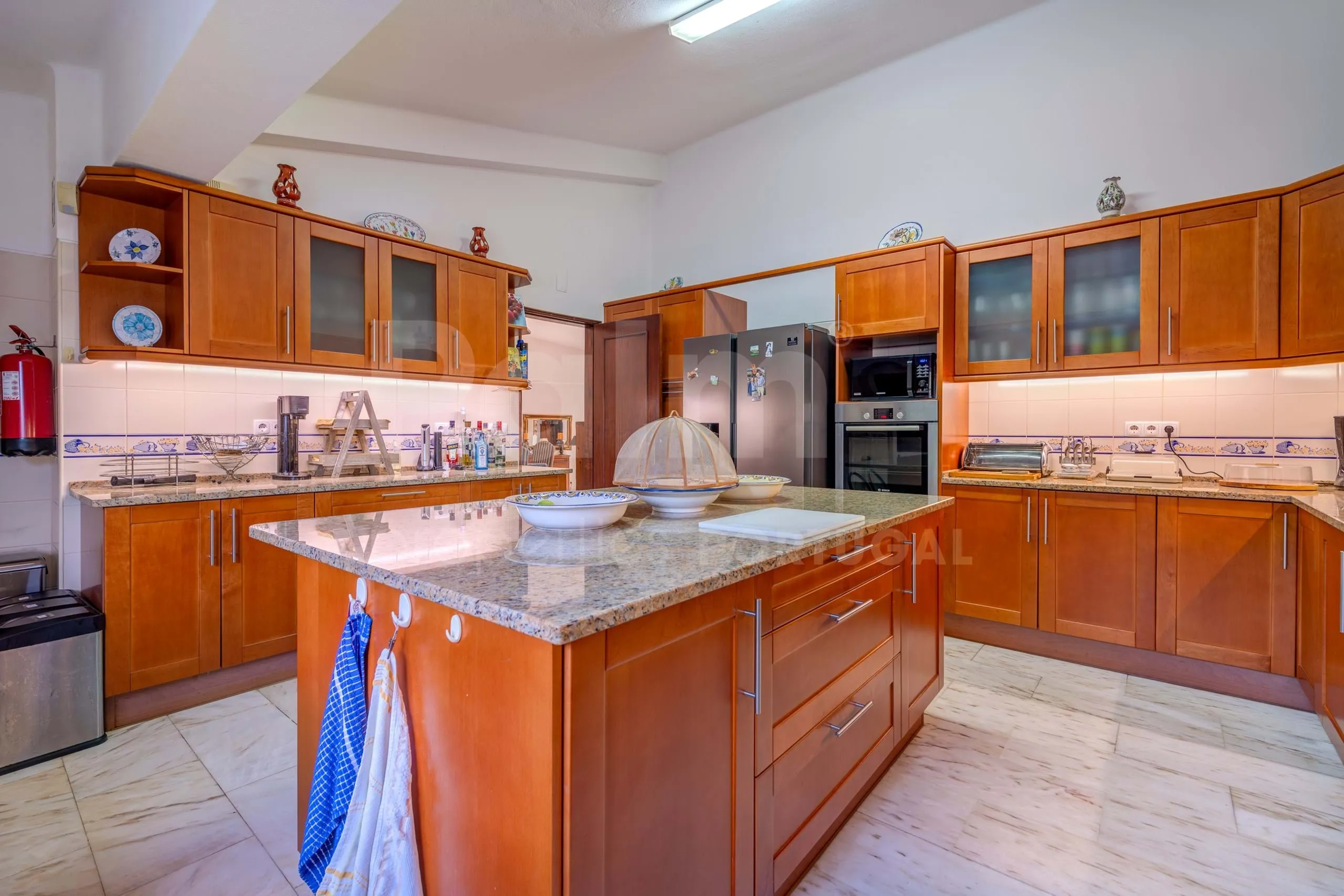 Elegant 8-Bedroom Villa with Pool and Gardens Near Algarve Coast - View image 43 of 57