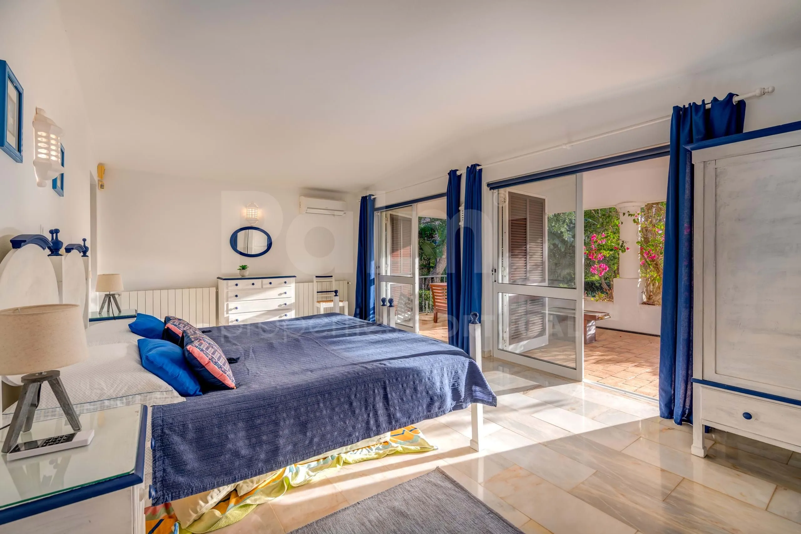 Elegant 8-Bedroom Villa with Pool and Gardens Near Algarve Coast - View image 44 of 57